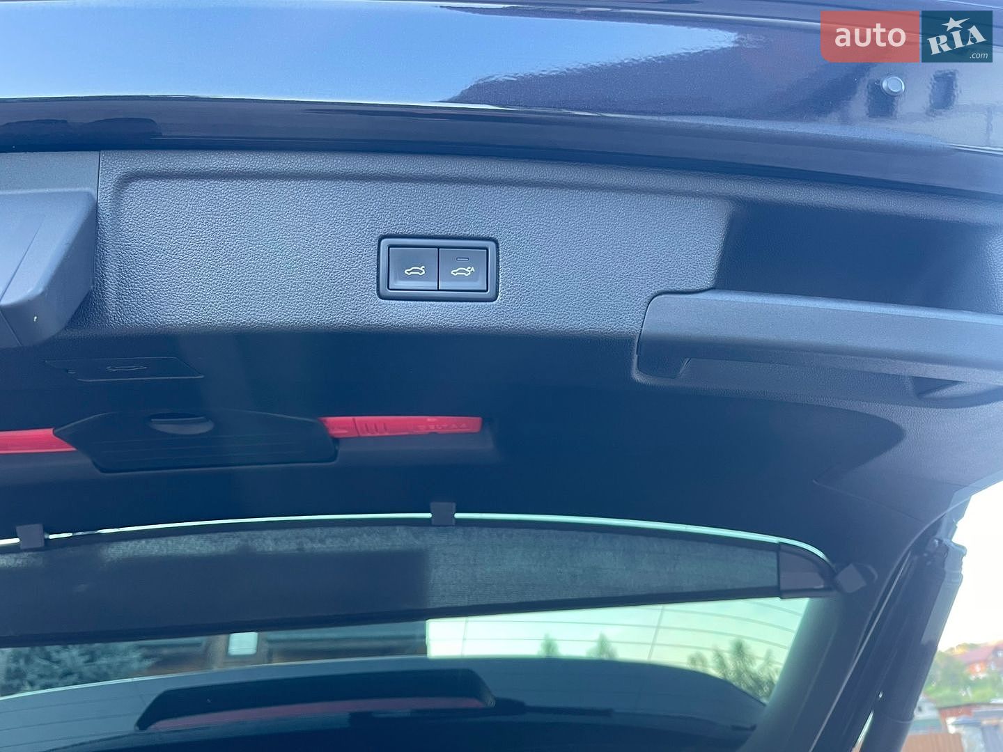 Volkswagen Touareg 2018 VIN WVGZZZCRZJD002067 фото оголошення 46 з 48
