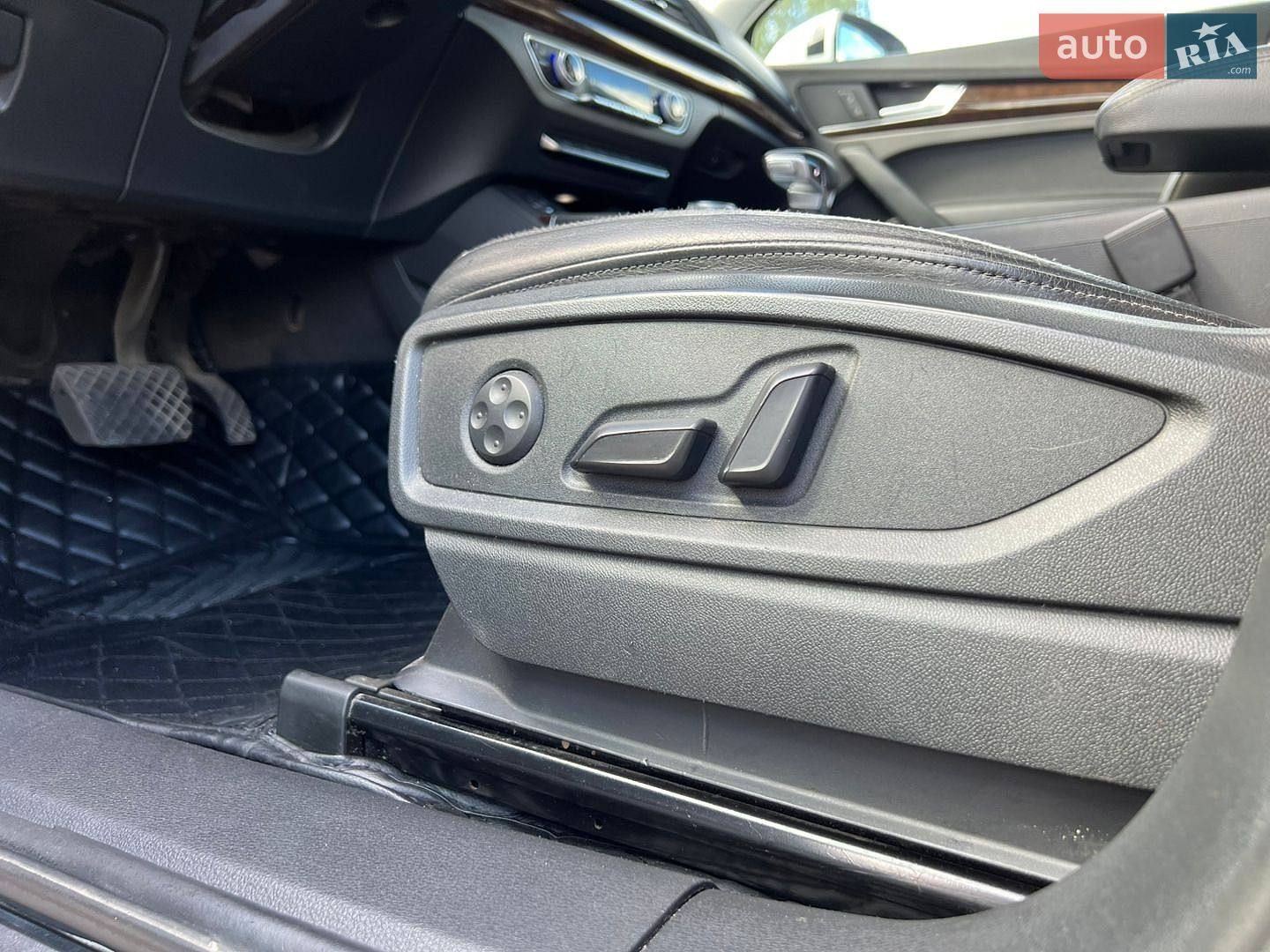 Audi Q5 2020 VIN WA1ANAFYXL2063120 фото оголошення 29 з 47