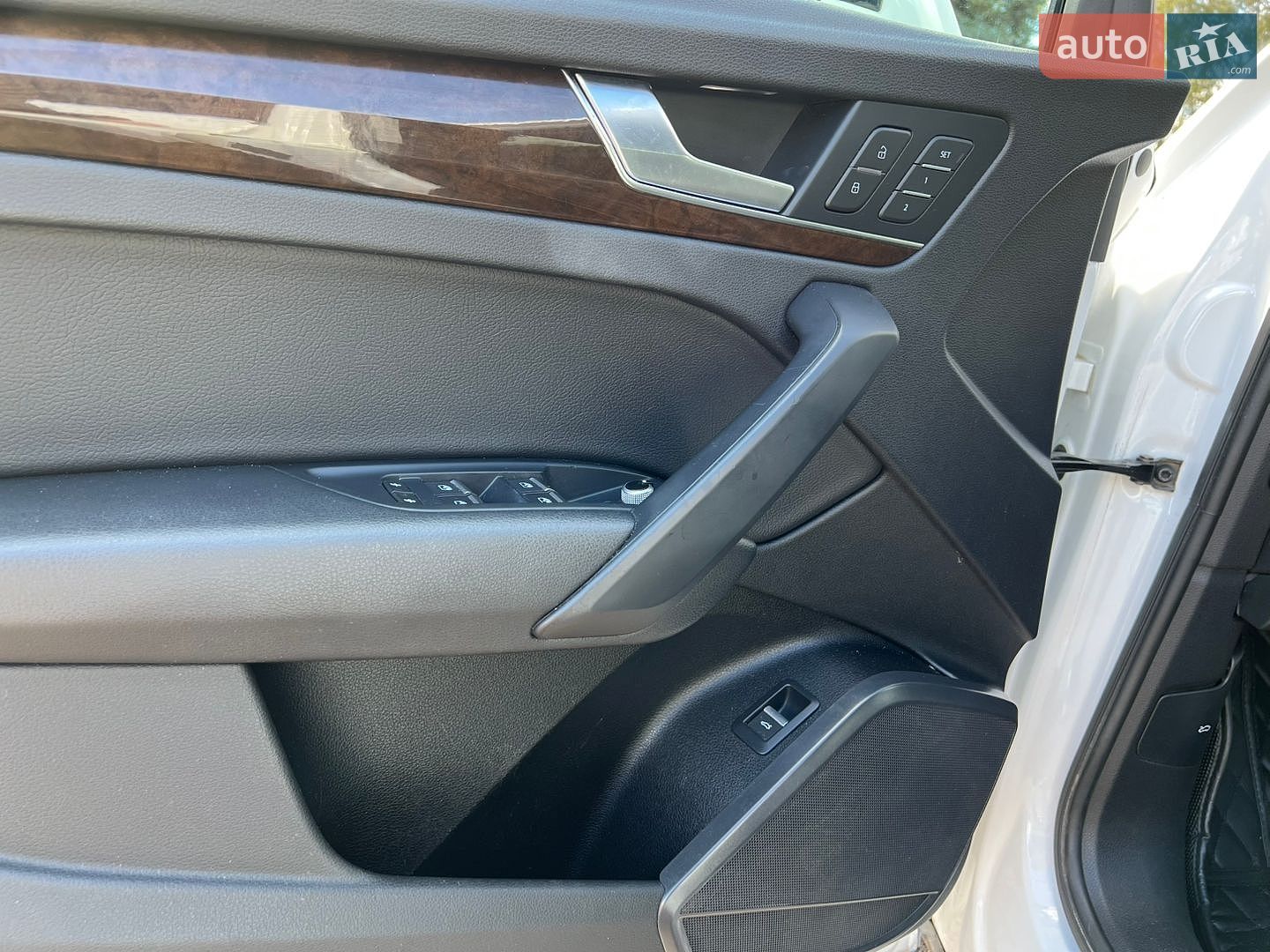 Audi Q5 2020 VIN WA1ANAFYXL2063120 фото оголошення 28 з 47