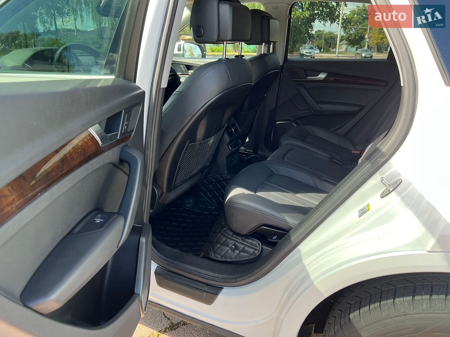 Audi Q5 2020 VIN WA1ANAFYXL2063120 фото оголошення 35 з 47