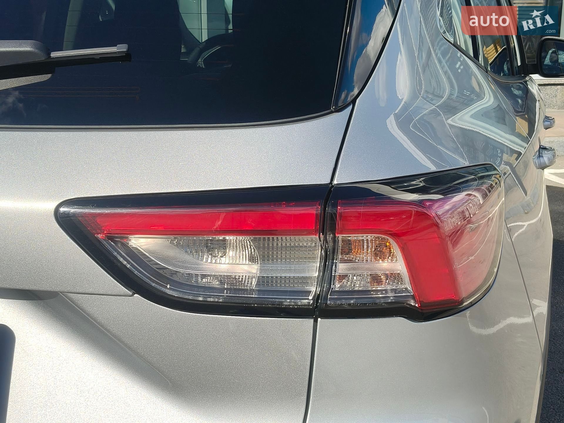 Ford Escape 2020 VIN 1FMCU9G68LUC38722 фото оголошення 17 з 76