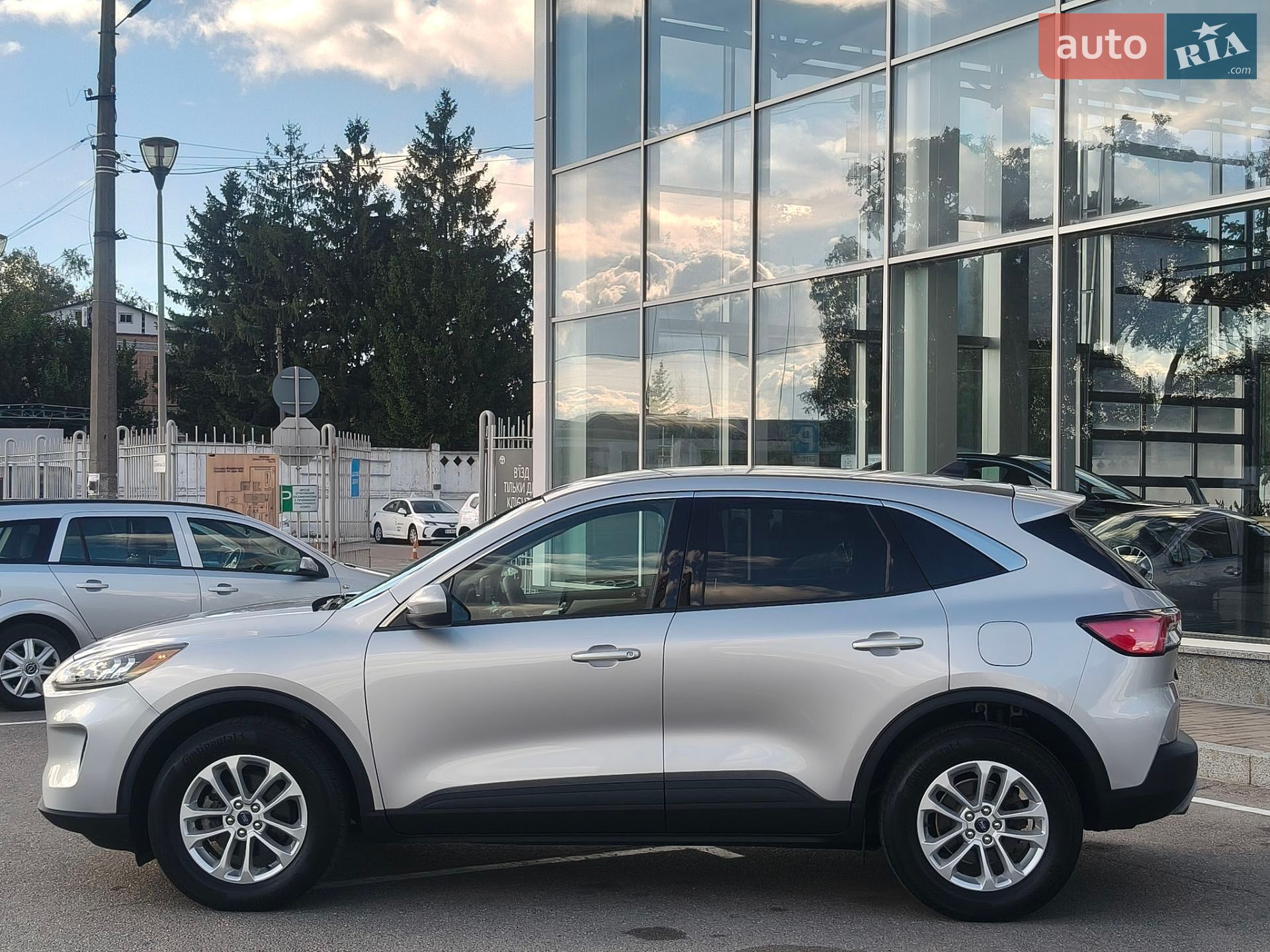Ford Escape 2020 VIN 1FMCU9G68LUC38722 фото оголошення 3 з 76