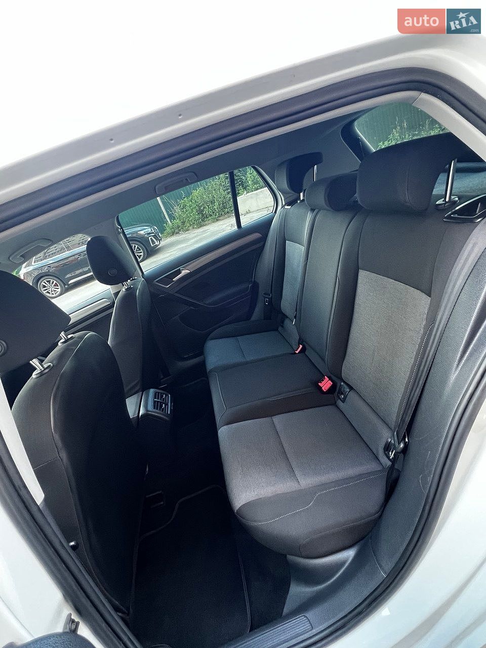 Volkswagen Golf 2013 VIN WVWZZZAUZEW064317 фото оголошення 7 з 18