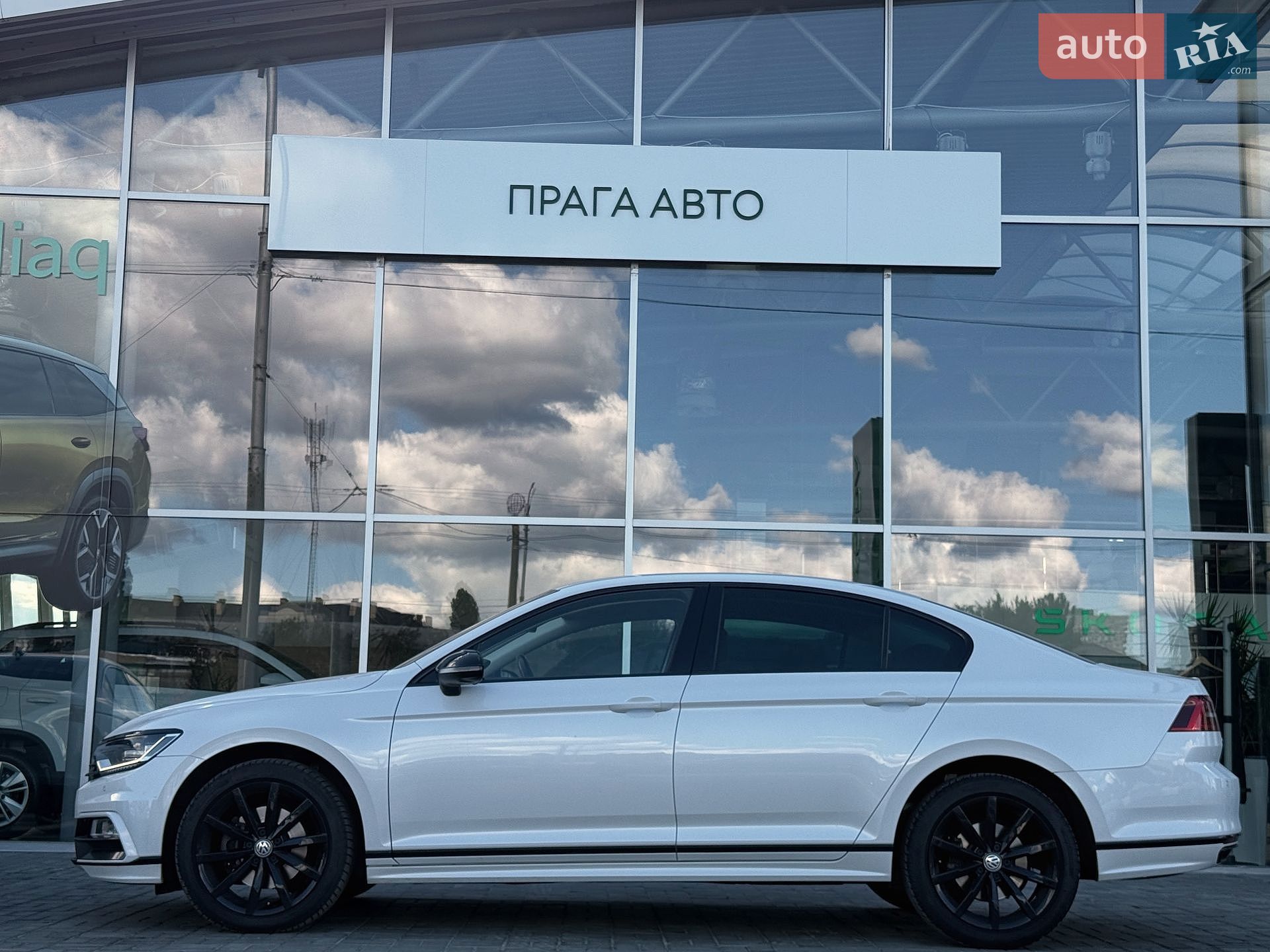 Volkswagen Passat 2018 VIN WVWZZZ3CZKE052293 фото оголошення 2 з 36