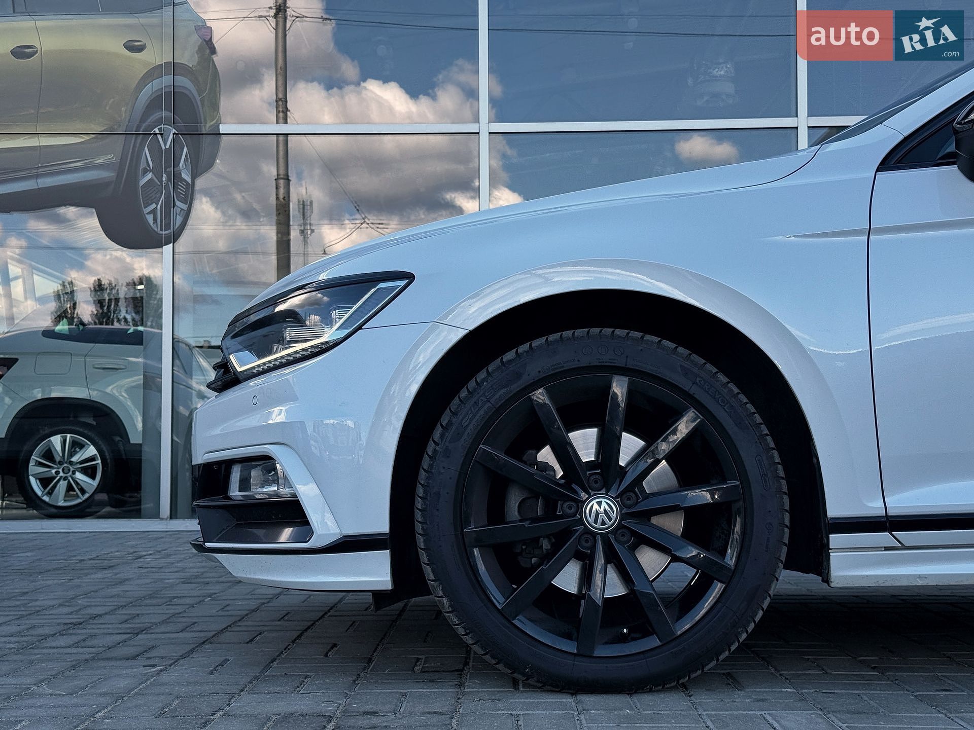 Volkswagen Passat 2018 VIN WVWZZZ3CZKE052293 фото оголошення 10 з 36