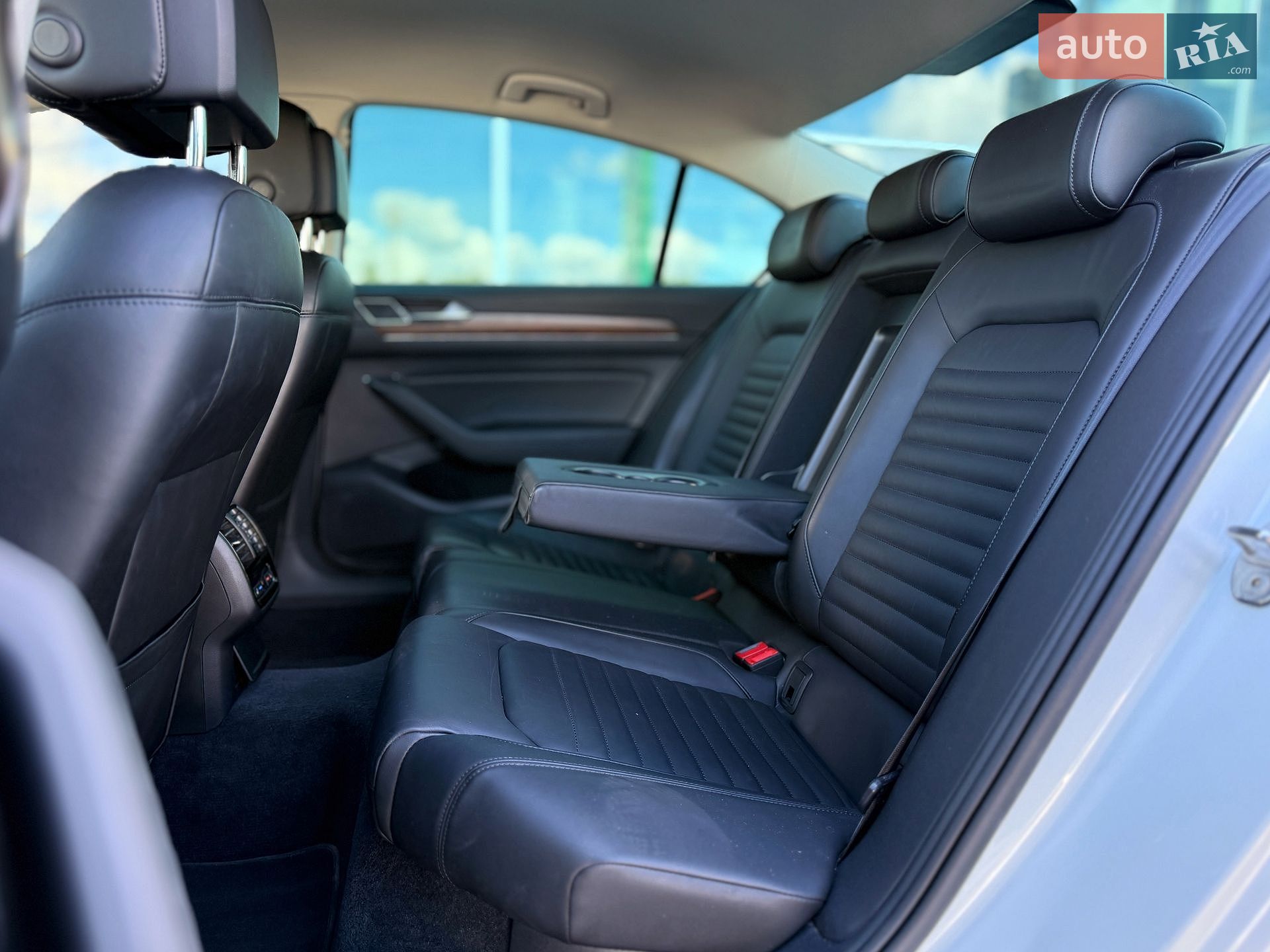 Volkswagen Passat 2018 VIN WVWZZZ3CZKE052293 фото оголошення 18 з 36