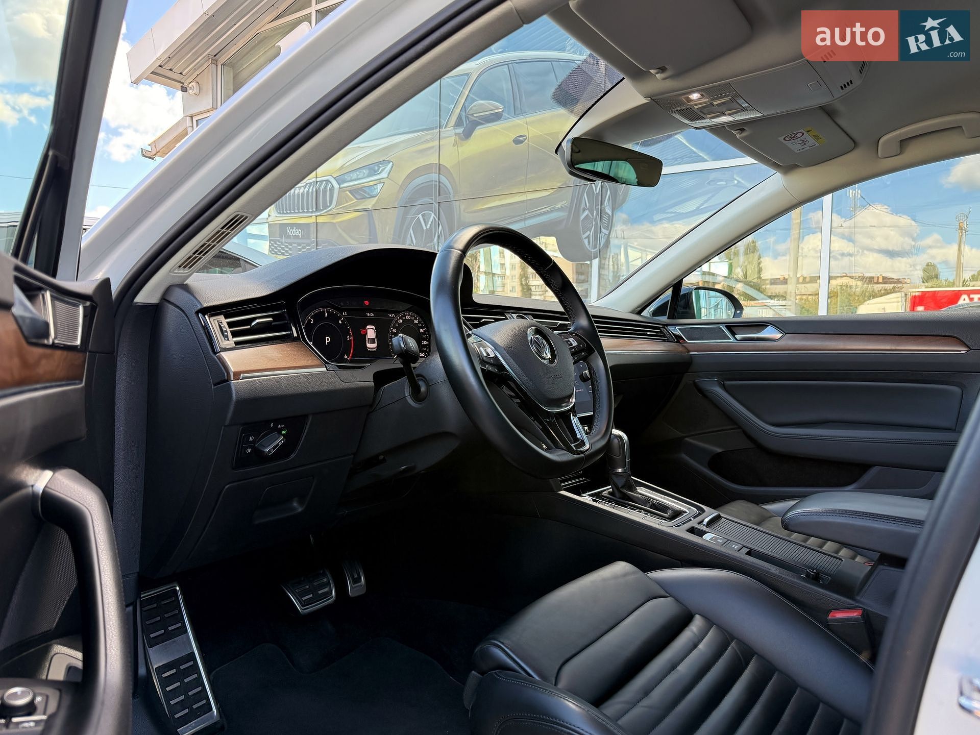 Volkswagen Passat 2018 VIN WVWZZZ3CZKE052293 фото оголошення 15 з 36