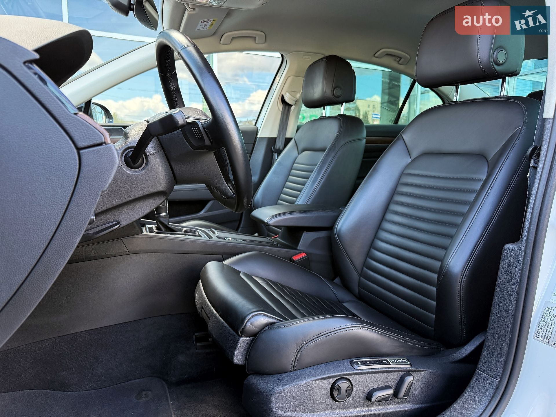 Volkswagen Passat 2018 VIN WVWZZZ3CZKE052293 фото оголошення 16 з 36