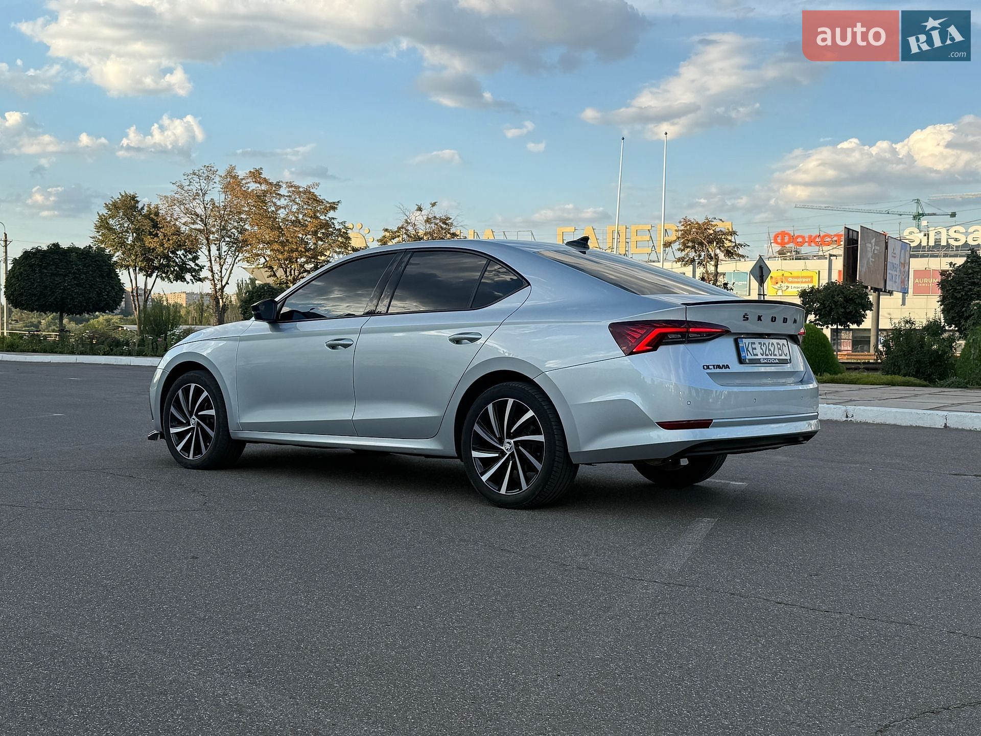 Skoda Octavia 2021 VIN TMBAJ7NX6NY015904 фото оголошення 4 з 79