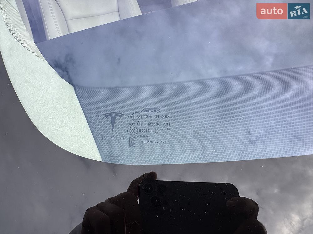 Tesla Model S 2018 VIN 5YJSA1E20JF259502 фото оголошення 18 з 22