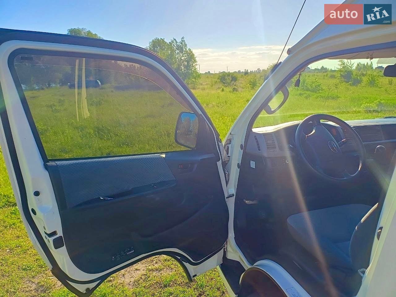 Toyota Hiace 2013 VIN JTGSS23P1D0124682 фото оголошення 8 з 23