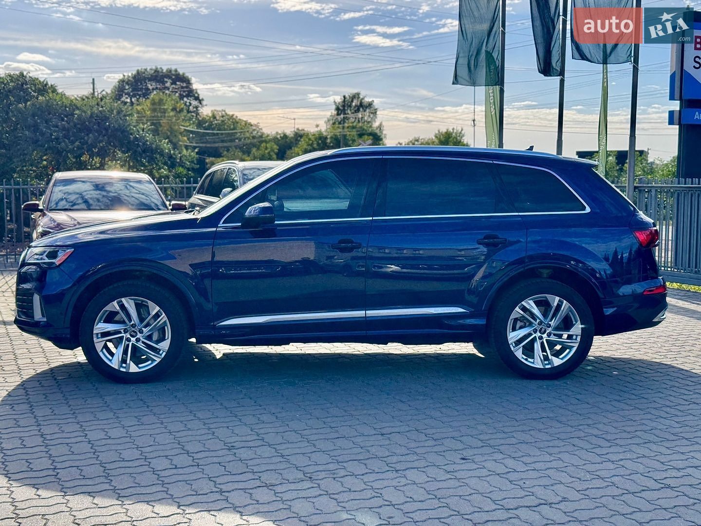 Audi Q7 2021 VIN WA1LJAF71MD015121 фото оголошення 17 з 64