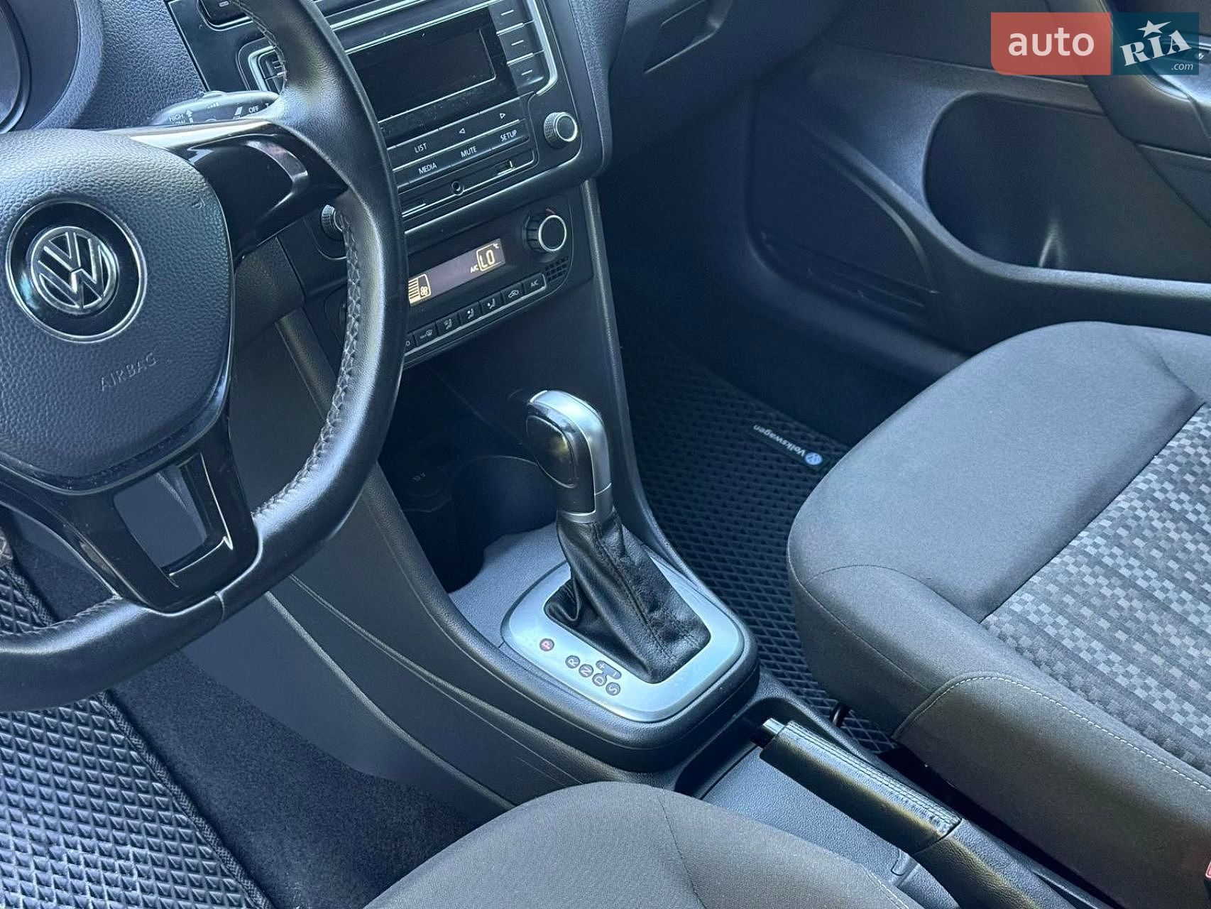 Volkswagen Polo 2017 VIN XW8ZZZ61ZJG004678 фото оголошення 7 з 13