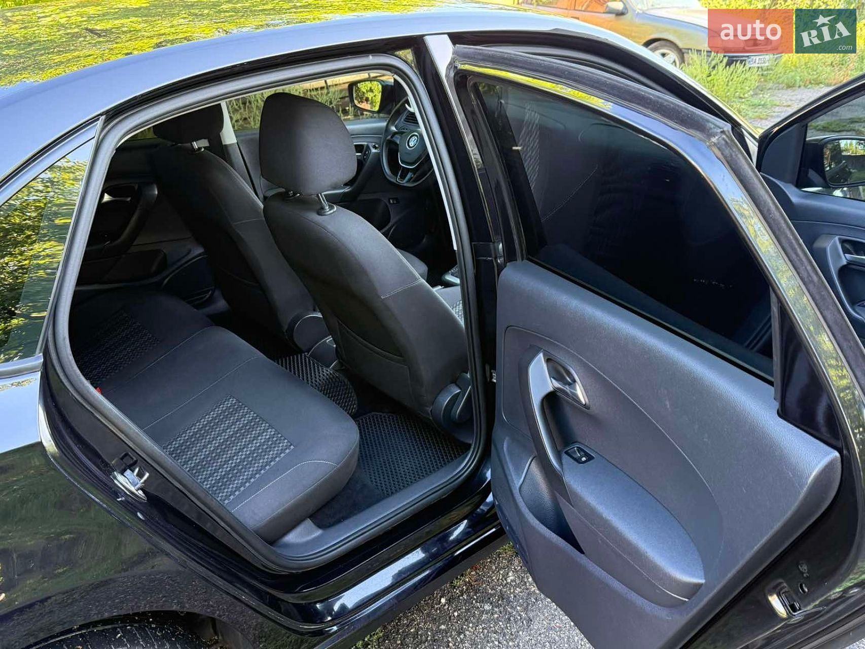 Volkswagen Polo 2017 VIN XW8ZZZ61ZJG004678 фото оголошення 11 з 13