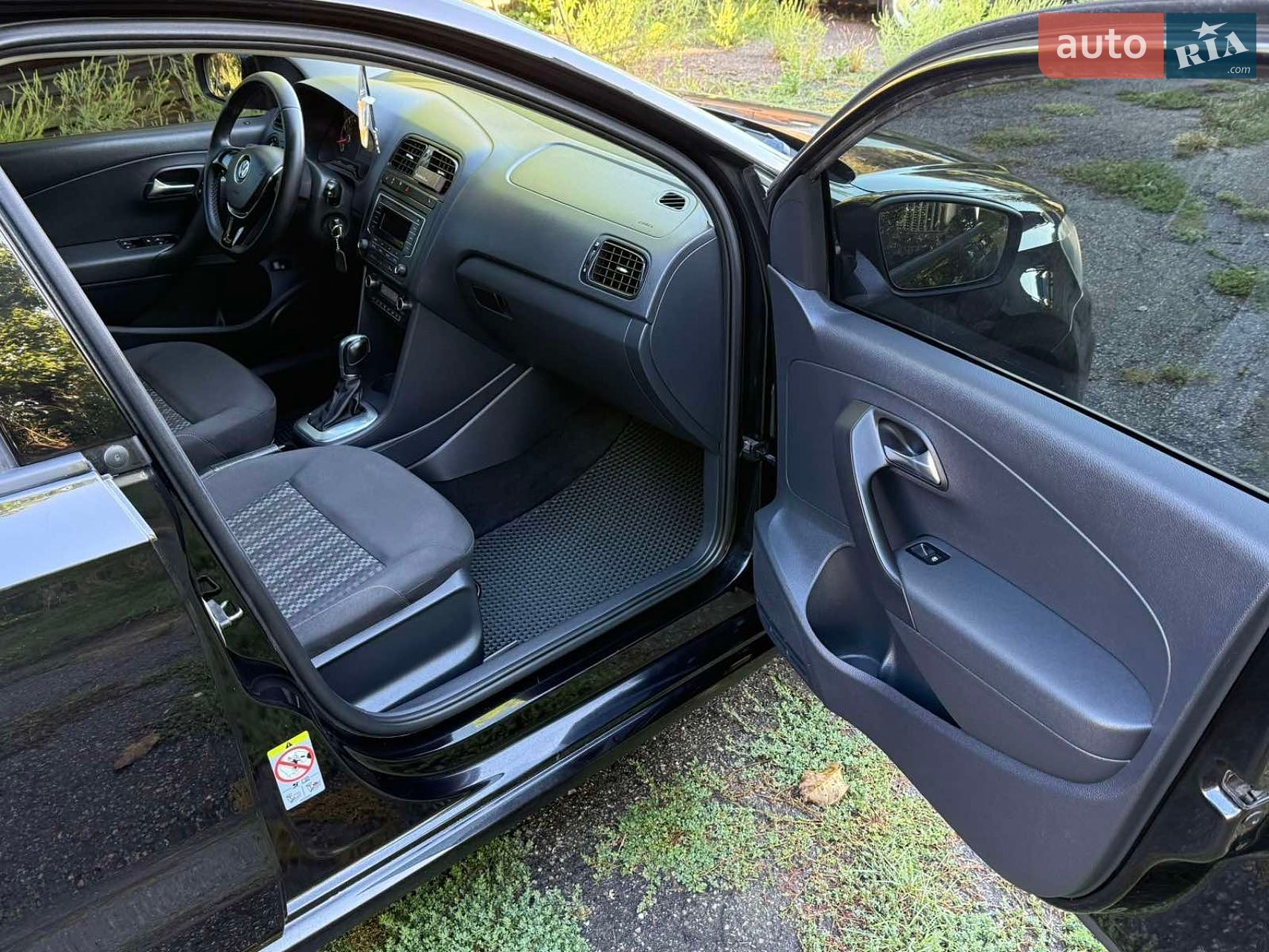 Volkswagen Polo 2017 VIN XW8ZZZ61ZJG004678 фото оголошення 8 з 13