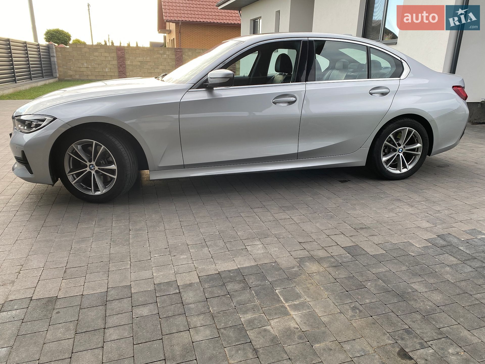 BMW 3 Series 2019 VIN WBA5R1C02LFH84325 фото оголошення 3 з 54