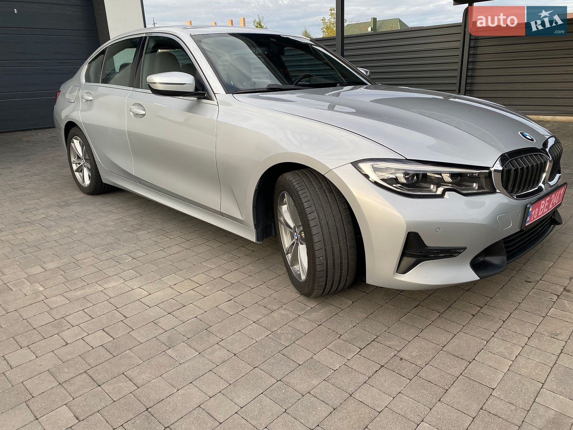 BMW 3 Series 2019 VIN WBA5R1C02LFH84325 фото оголошення 8 з 54
