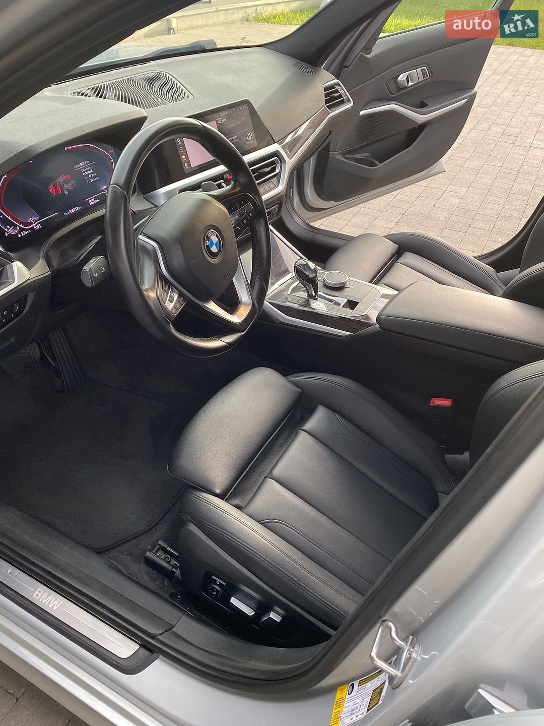 BMW 3 Series 2019 VIN WBA5R1C02LFH84325 фото оголошення 15 з 54