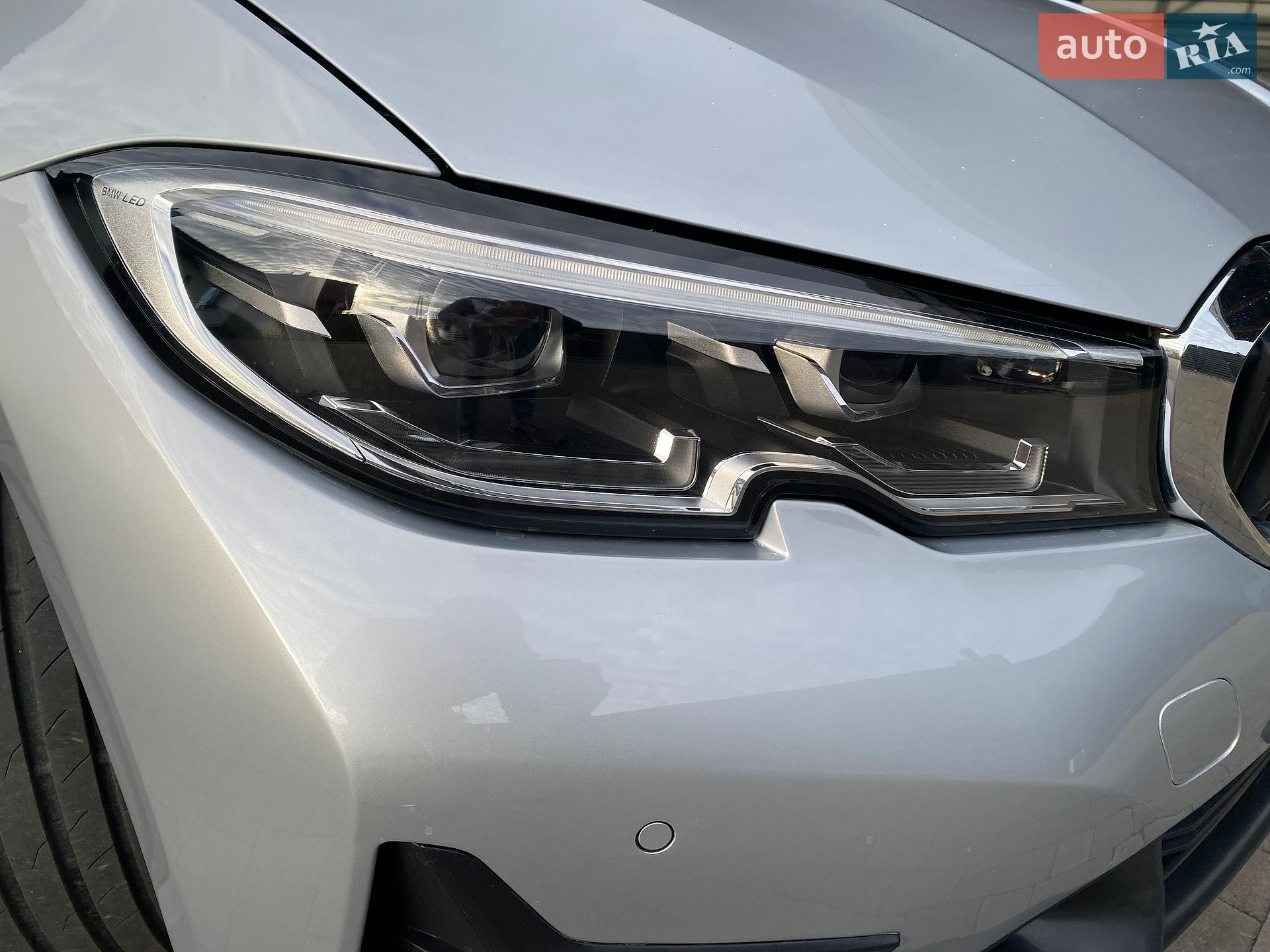 BMW 3 Series 2019 VIN WBA5R1C02LFH84325 фото оголошення 10 з 54