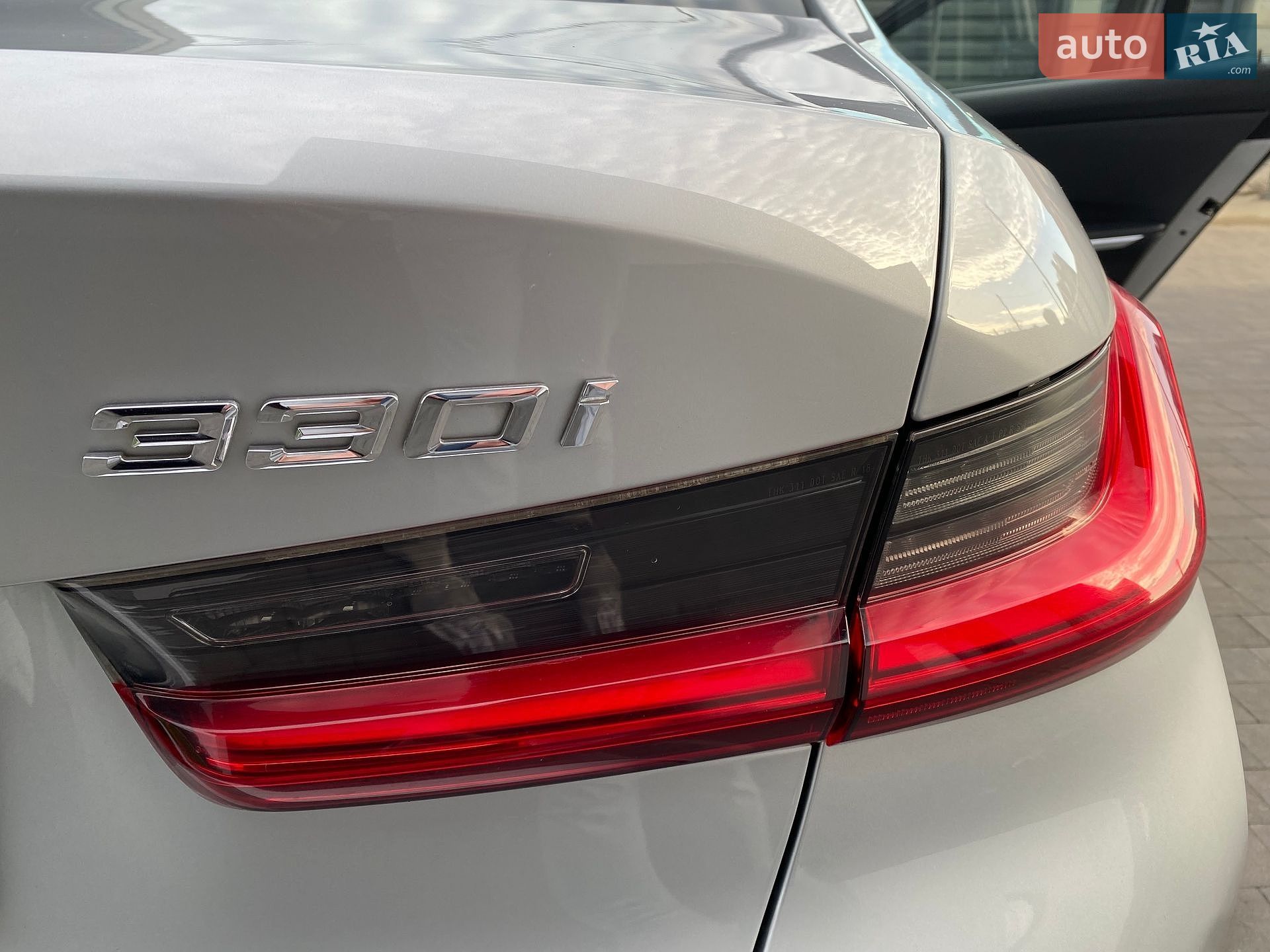 BMW 3 Series 2019 VIN WBA5R1C02LFH84325 фото оголошення 11 з 54