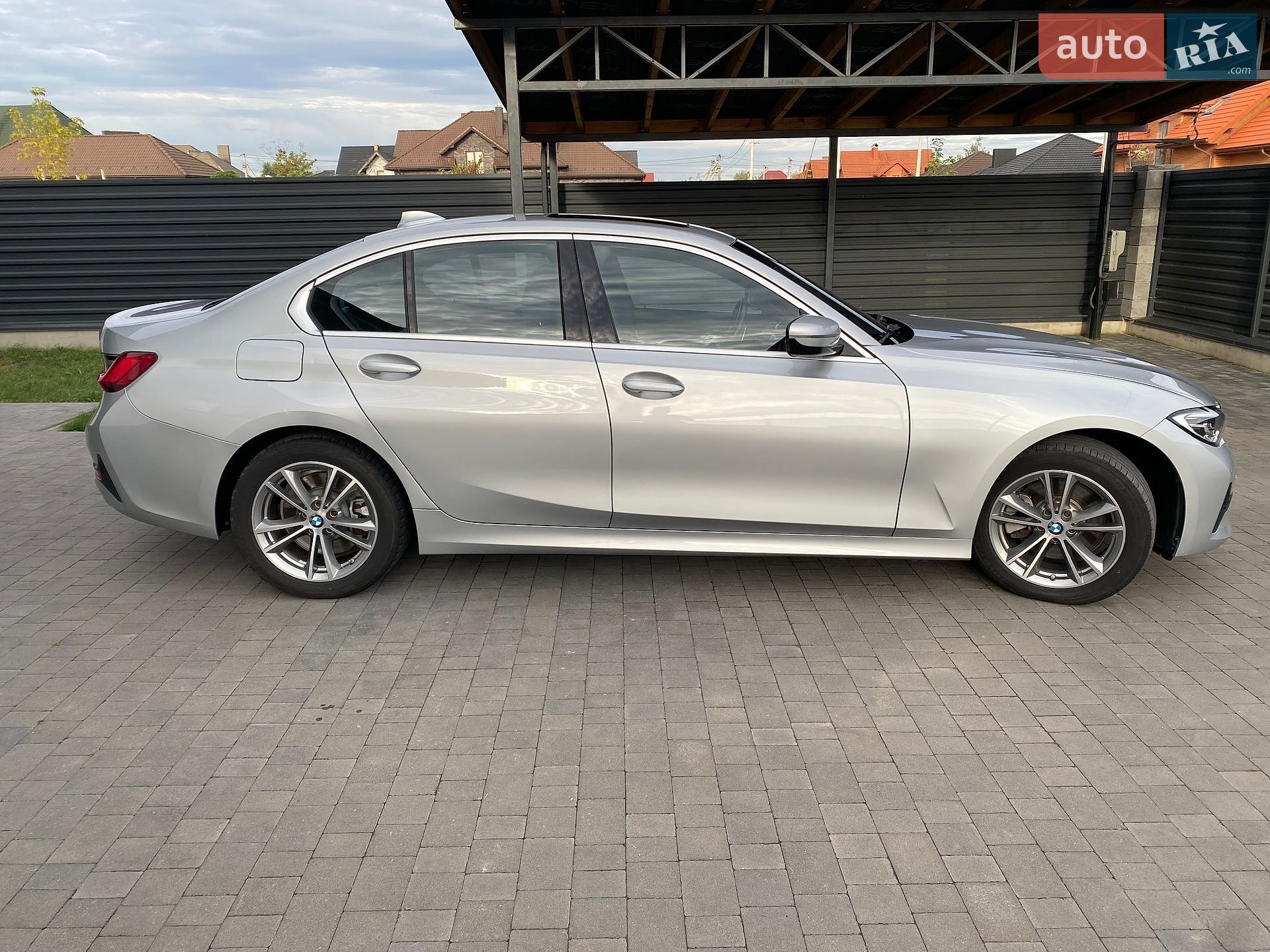 BMW 3 Series 2019 VIN WBA5R1C02LFH84325 фото оголошення 7 з 54