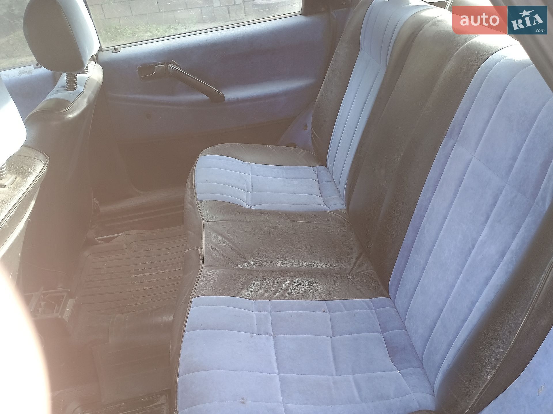 Volkswagen Passat 1989 VIN WVWZZZ31ZKE330401 фото оголошення 3 з 3