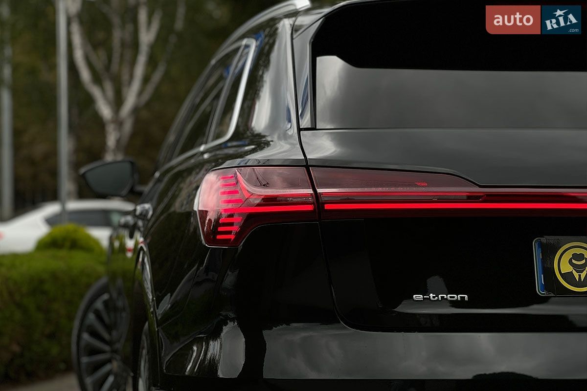 Audi e-tron 2019 VIN WA1VAAGE1KB024951 фото оголошення 11 з 34