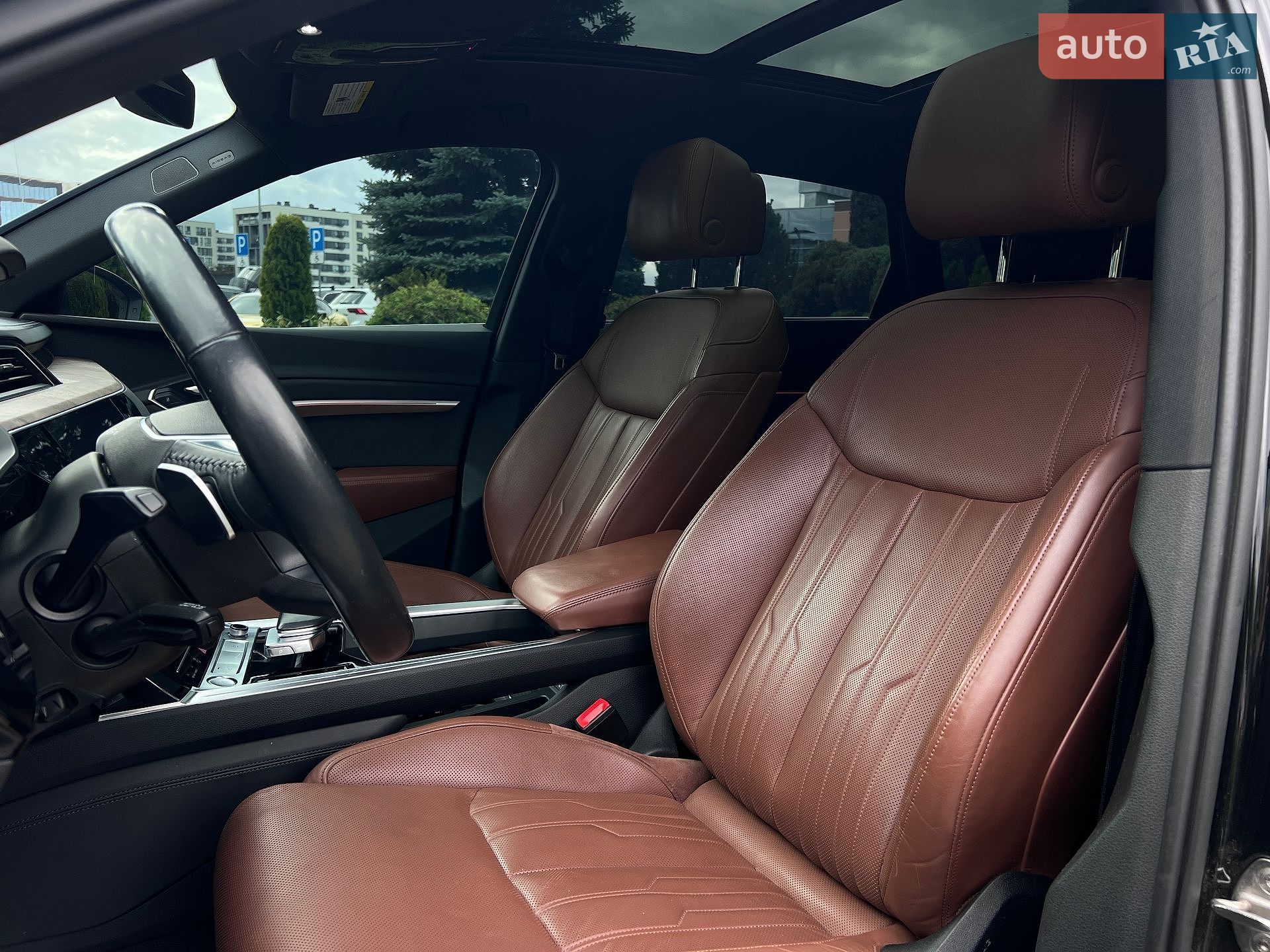 Audi e-tron 2019 VIN WA1VAAGE1KB024951 фото оголошення 16 з 34