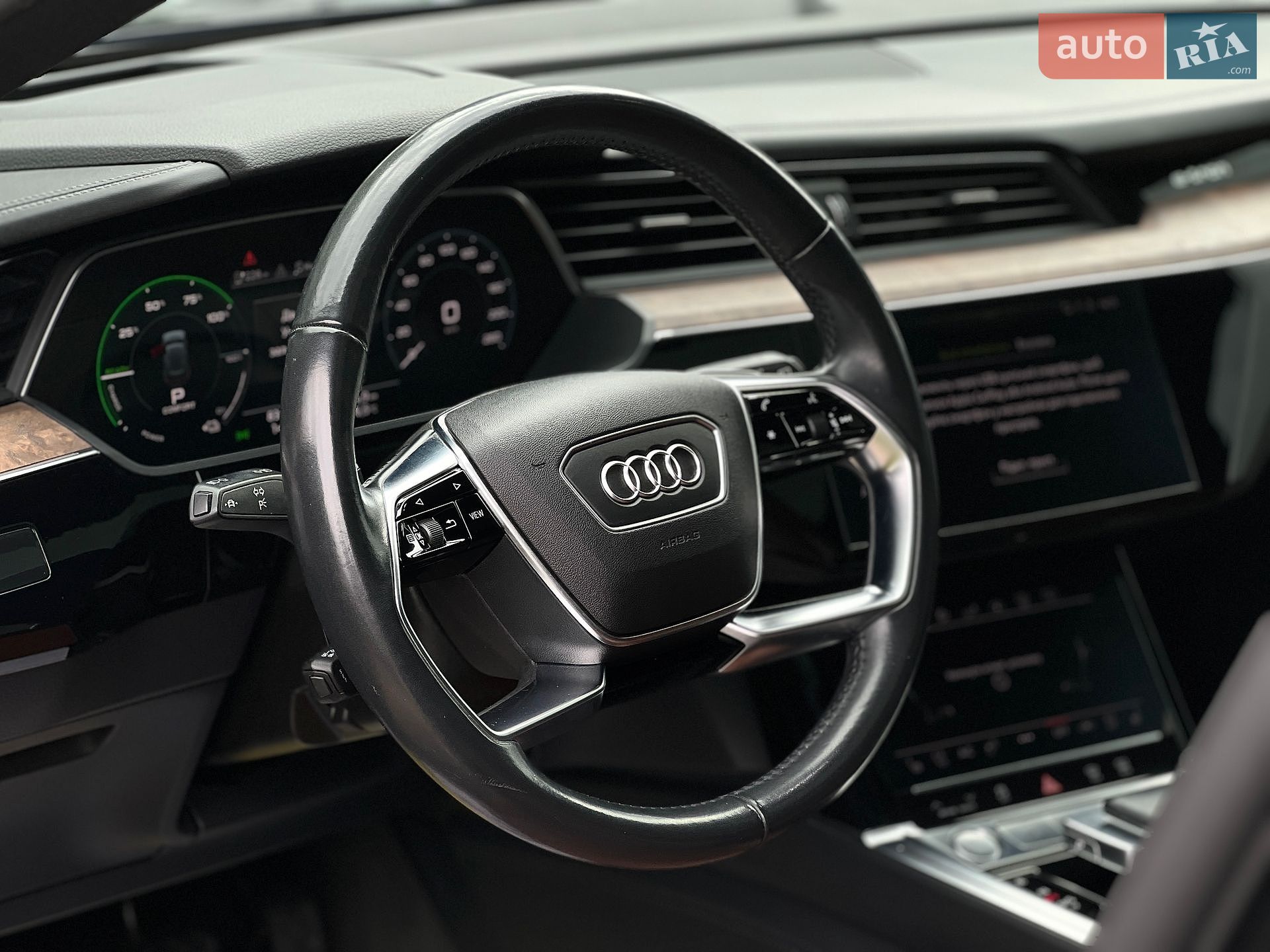 Audi e-tron 2019 VIN WA1VAAGE1KB024951 фото оголошення 17 з 34
