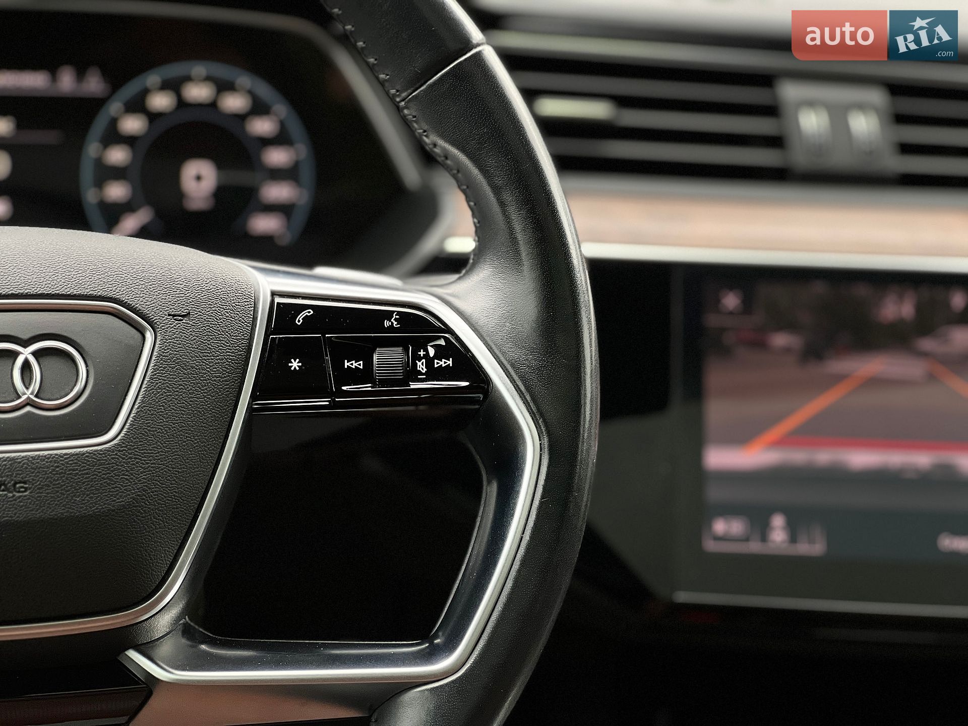 Audi e-tron 2019 VIN WA1VAAGE1KB024951 фото оголошення 23 з 34