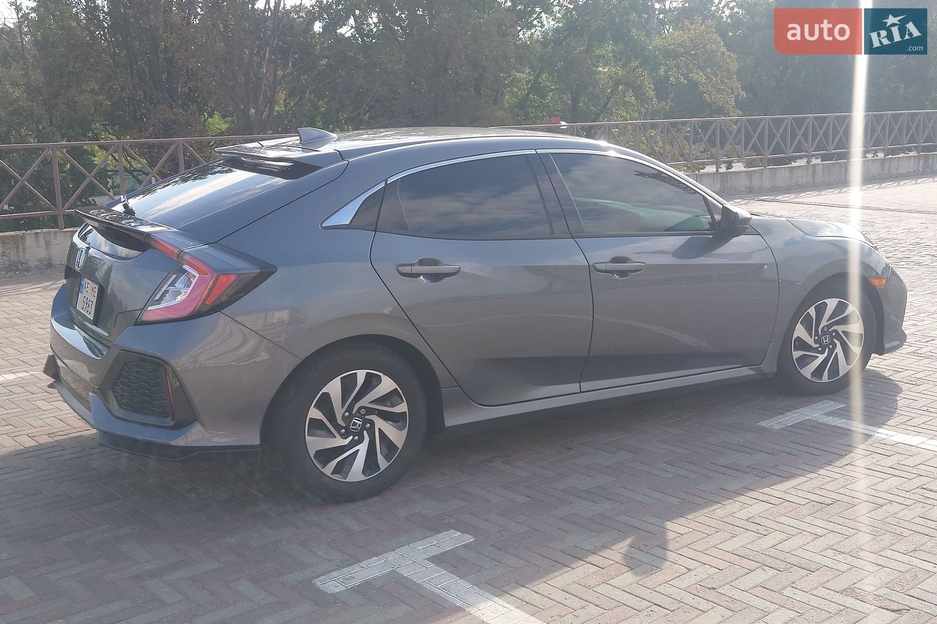 Honda Civic 2019 VIN SHHFK7H3XKU417303 фото оголошення 7 з 19