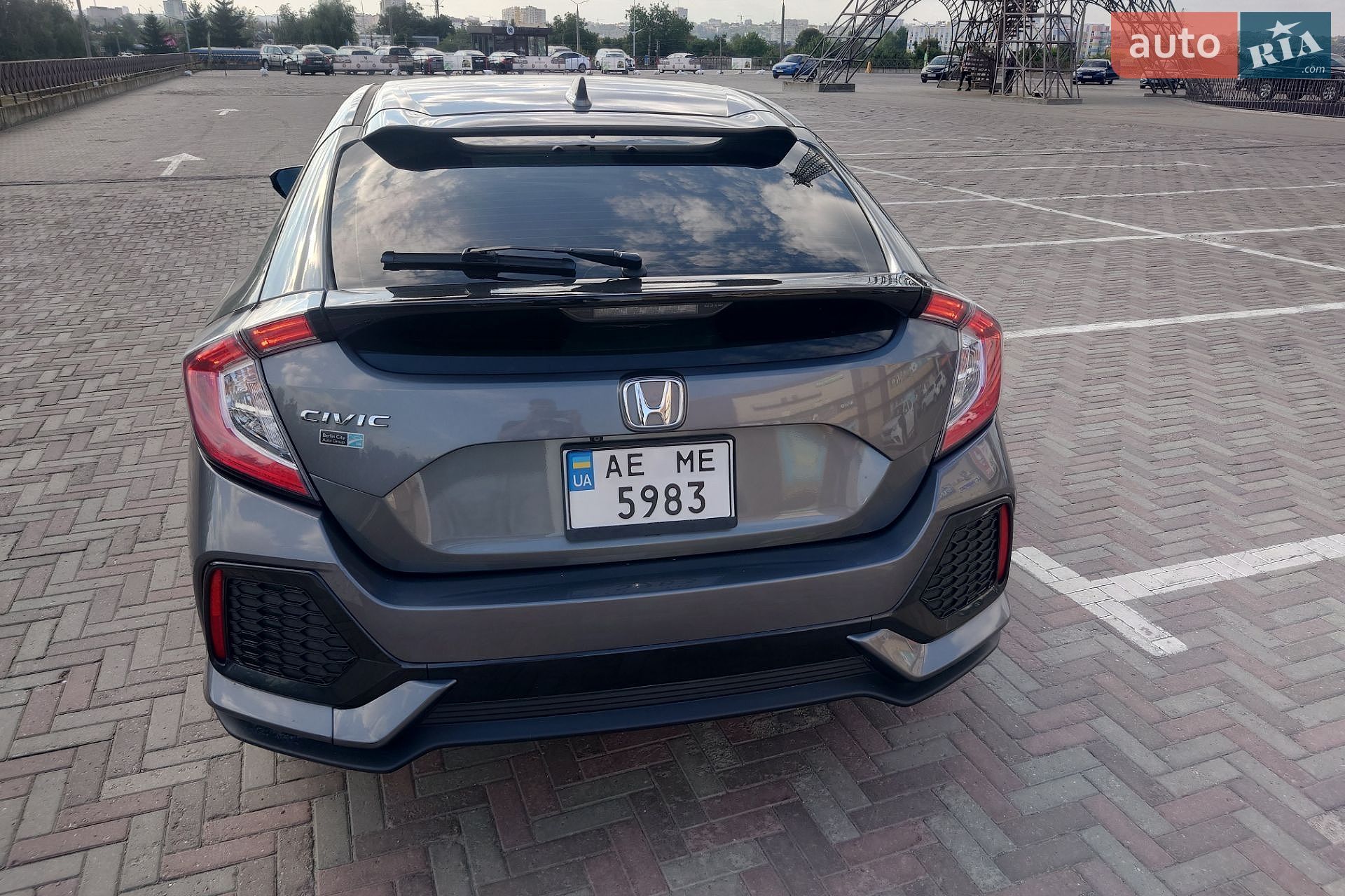 Honda Civic 2019 VIN SHHFK7H3XKU417303 фото оголошення 10 з 19