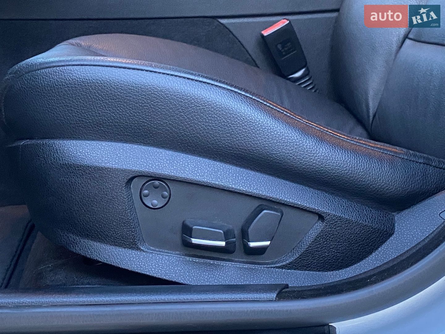 BMW 5 Series 2013 VIN WBAXH5C59DD107667 фото оголошення 17 з 40