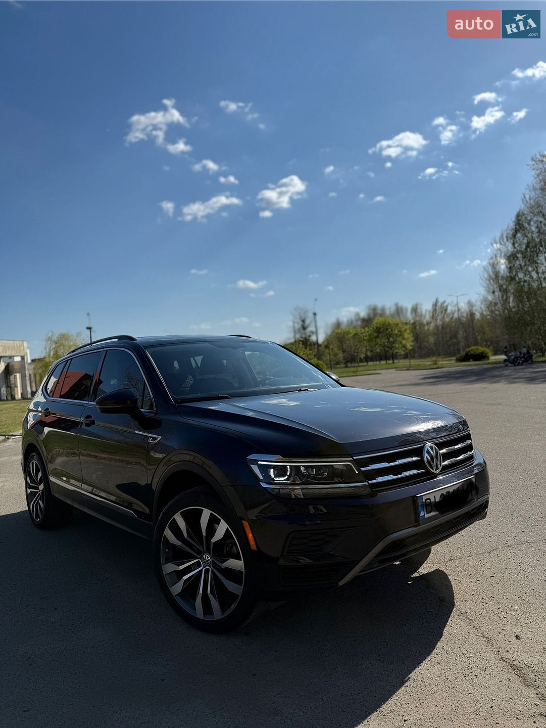 Volkswagen Tiguan 2018 VIN 3VV3B7AX5KM046761 фото оголошення 2 з 16