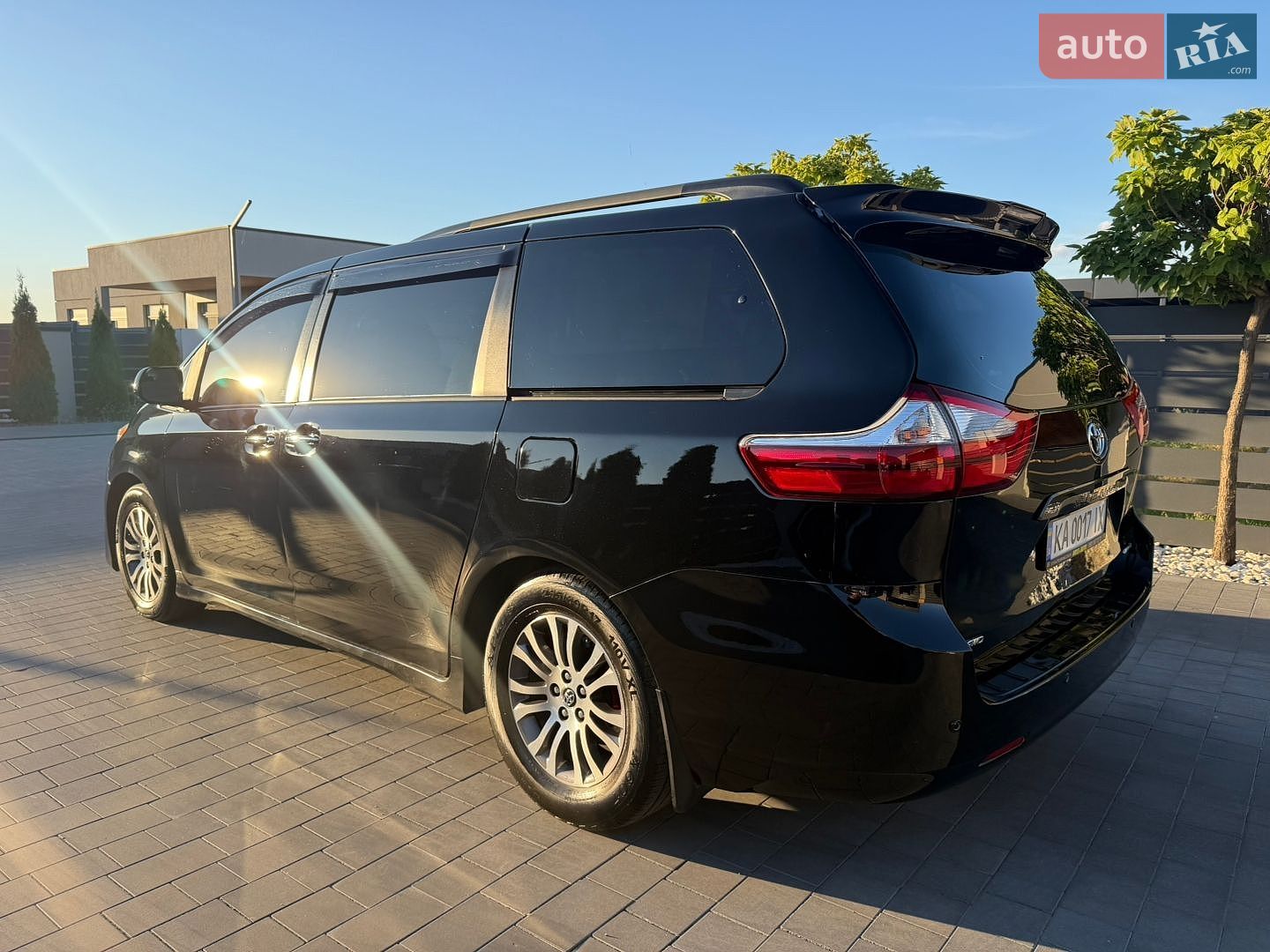 Toyota Sienna 2018 VIN 5TDYZ3DC7KS984066 фото оголошення 5 з 19