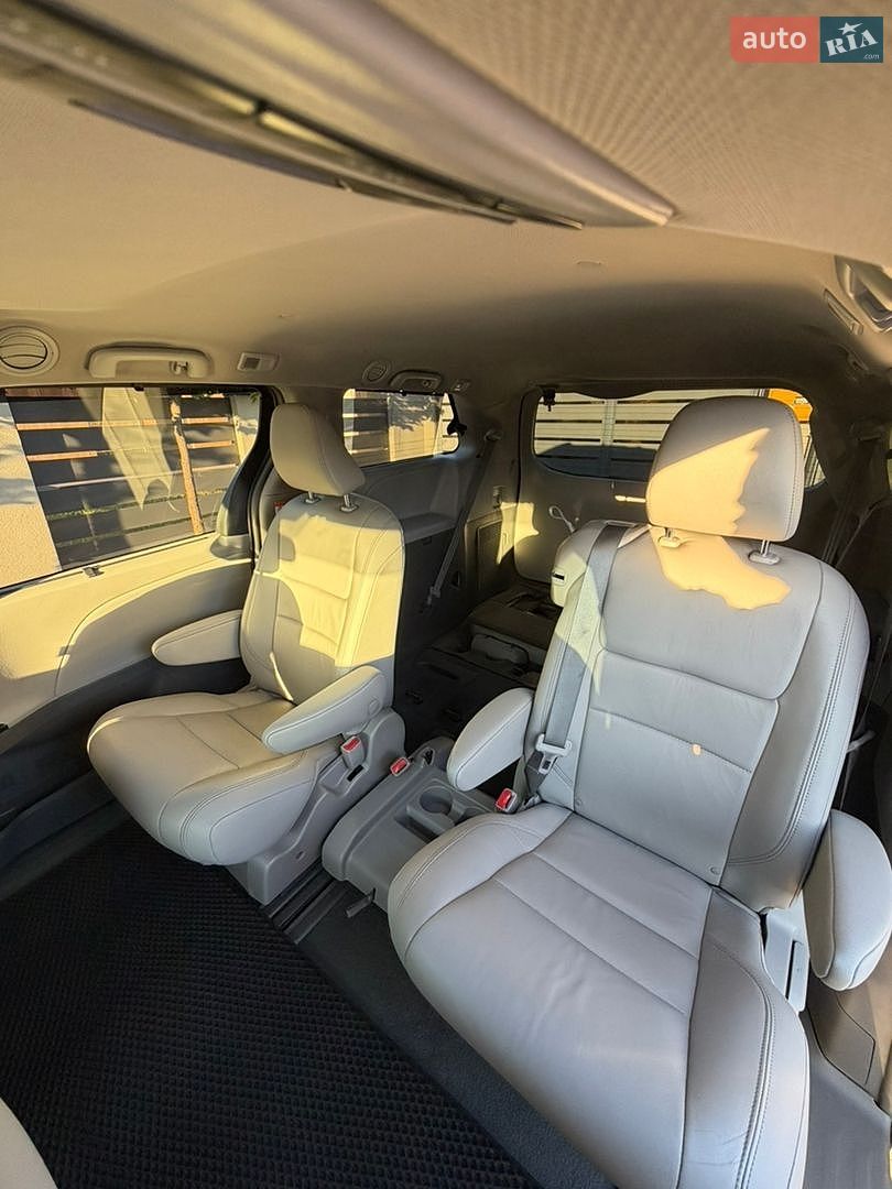 Toyota Sienna 2018 VIN 5TDYZ3DC7KS984066 фото оголошення 17 з 19