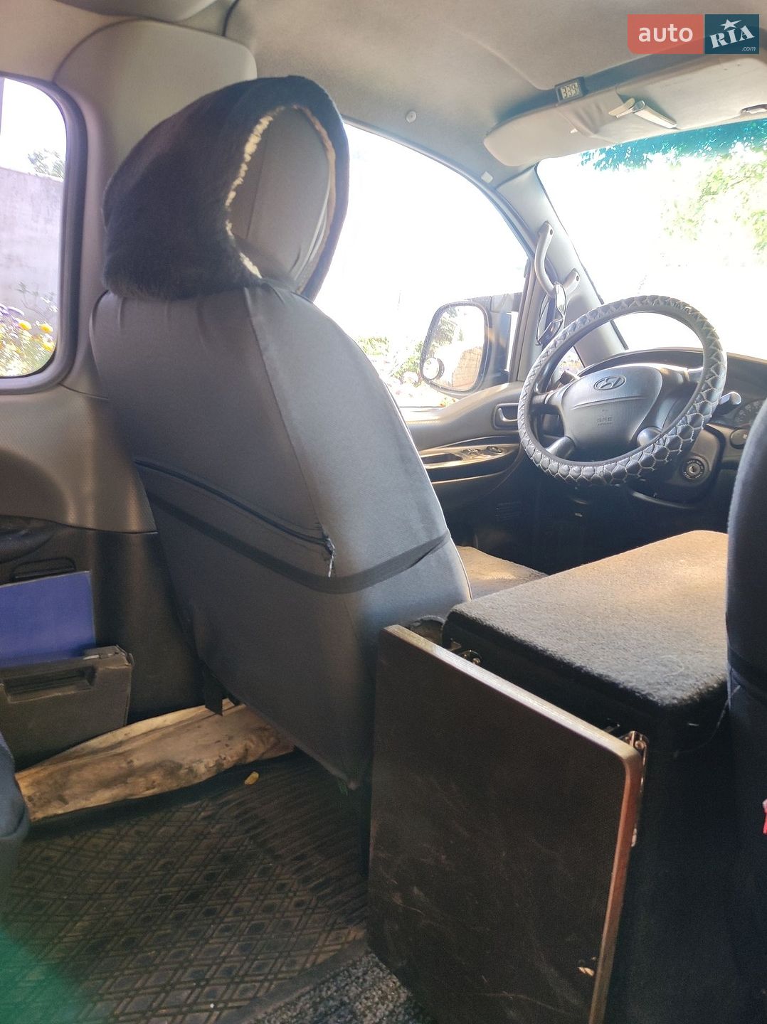Hyundai H-1 2006 VIN KMJWWH7JP6U732581 фото оголошення 4 з 31