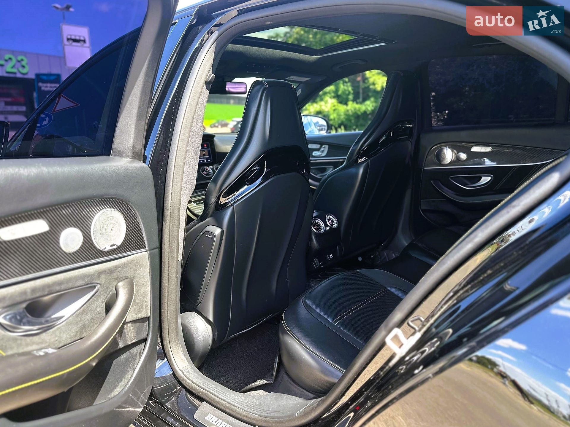 Mercedes-Benz E-Class 2019 VIN WDDZF6JBXKA618874 фото оголошення 20 з 39
