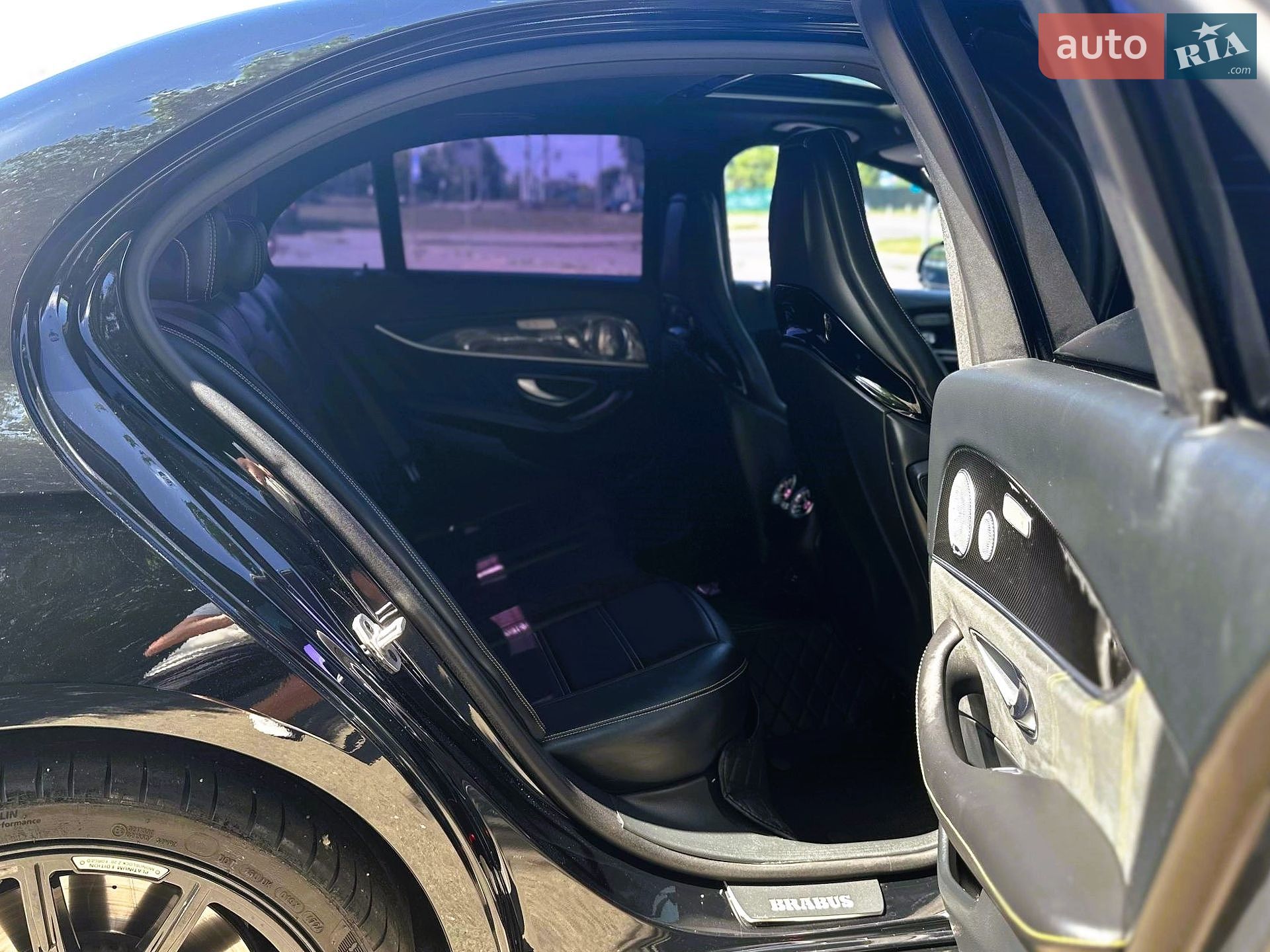Mercedes-Benz E-Class 2019 VIN WDDZF6JBXKA618874 фото оголошення 28 з 39