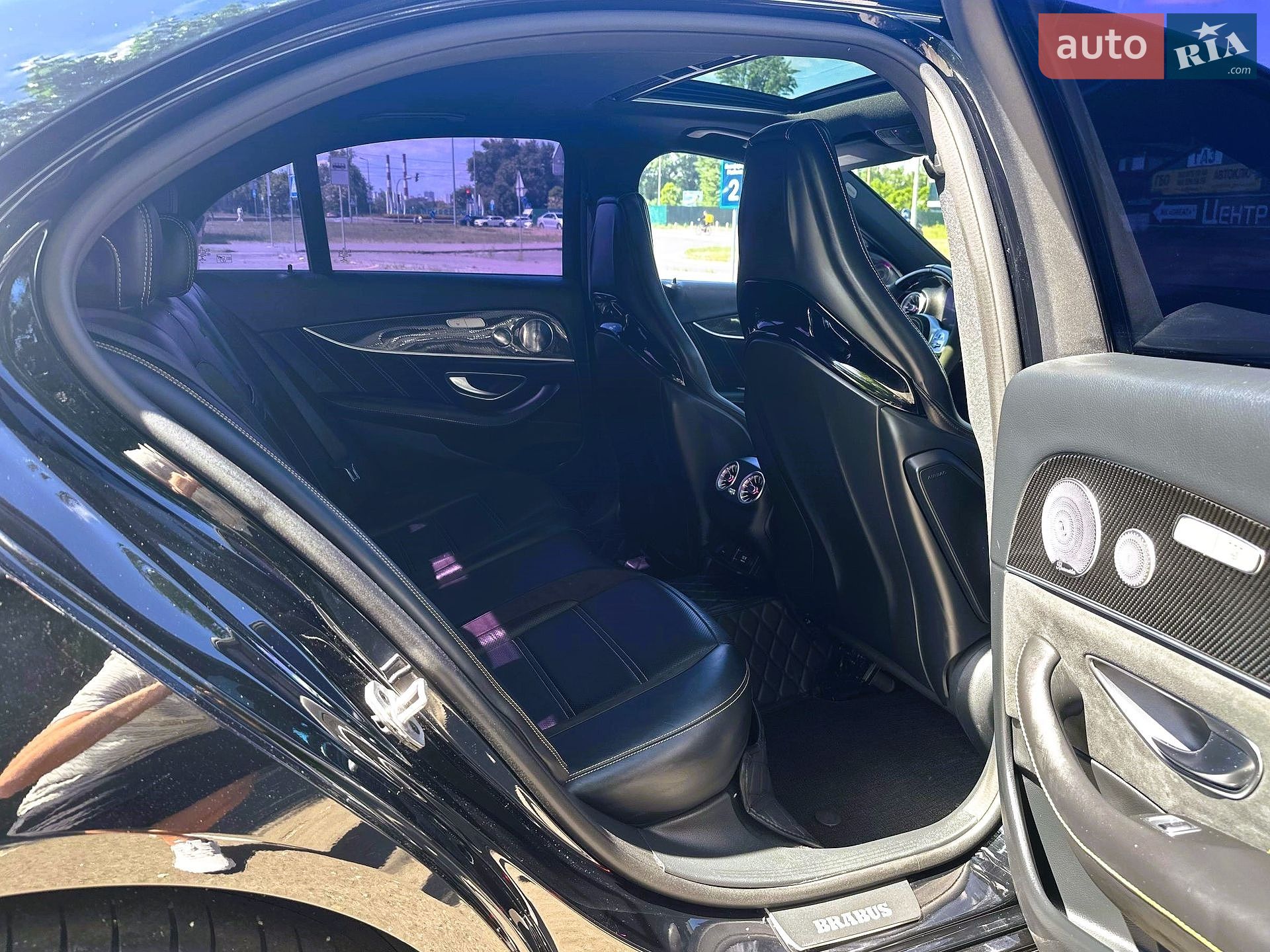 Mercedes-Benz E-Class 2019 VIN WDDZF6JBXKA618874 фото оголошення 29 з 39