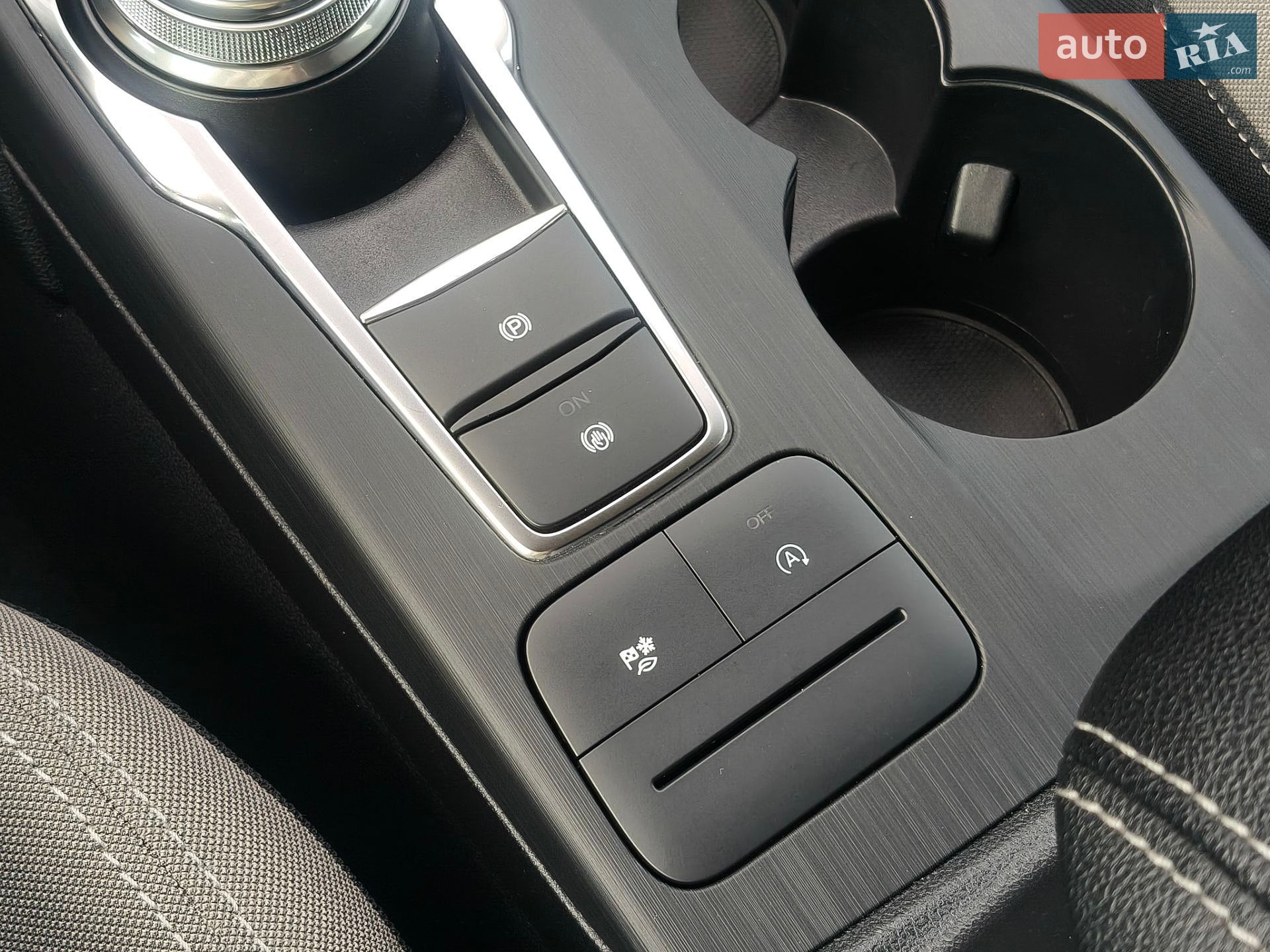 Ford Escape 2020 VIN 1FMCU9G68LUC38722 фото оголошення 38 з 76