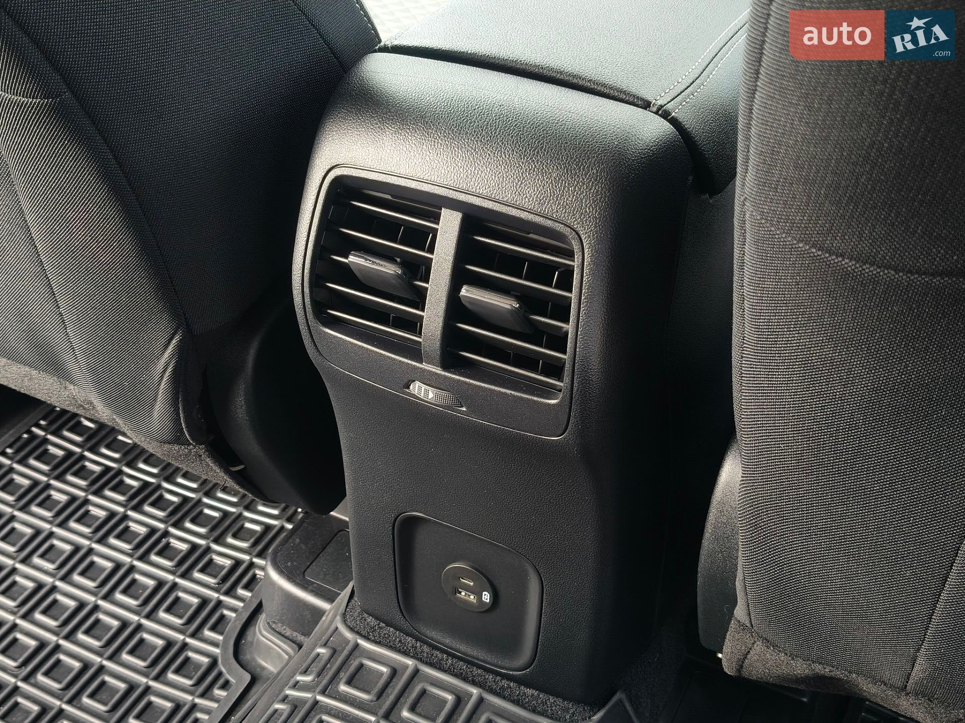 Ford Escape 2020 VIN 1FMCU9G68LUC38722 фото оголошення 60 з 76