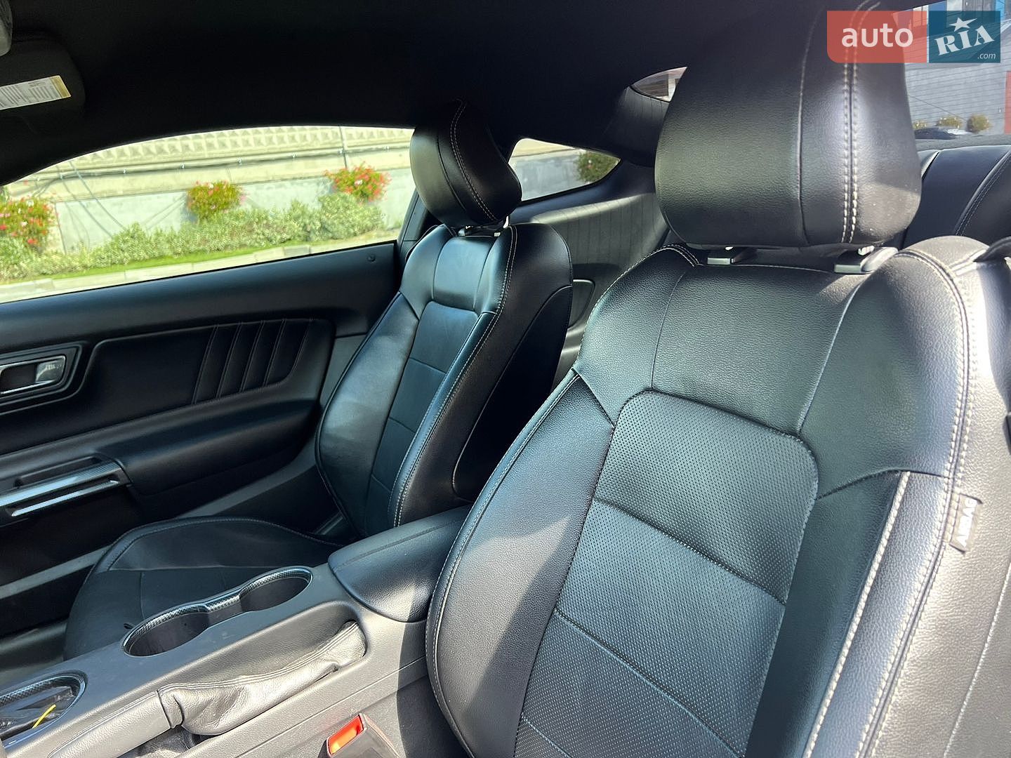 Ford Mustang 2020 VIN 1FA6P8TH7L5139089 фото оголошення 28 з 30