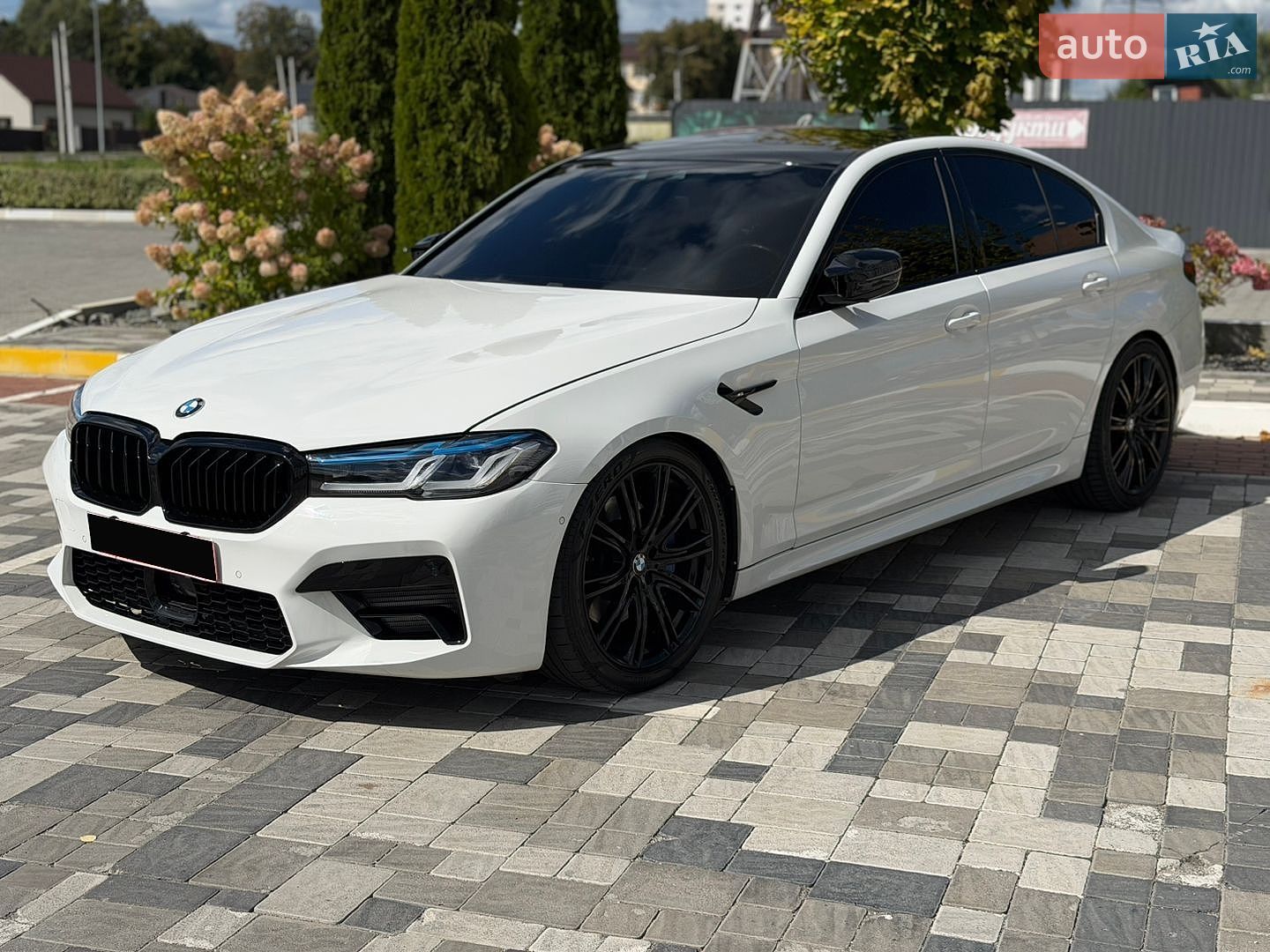 BMW 5 Series 2019 VIN WBAJE5C52KWW32621 фото оголошення 2 з 62