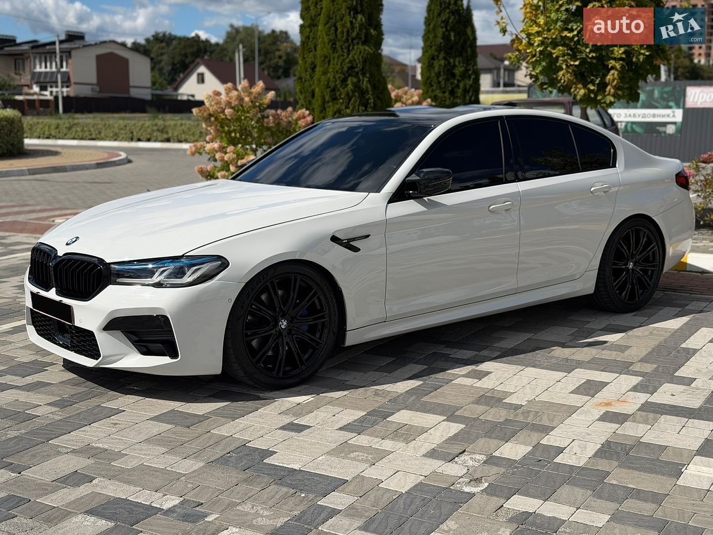 BMW 5 Series 2019 VIN WBAJE5C52KWW32621 фото оголошення 3 з 62