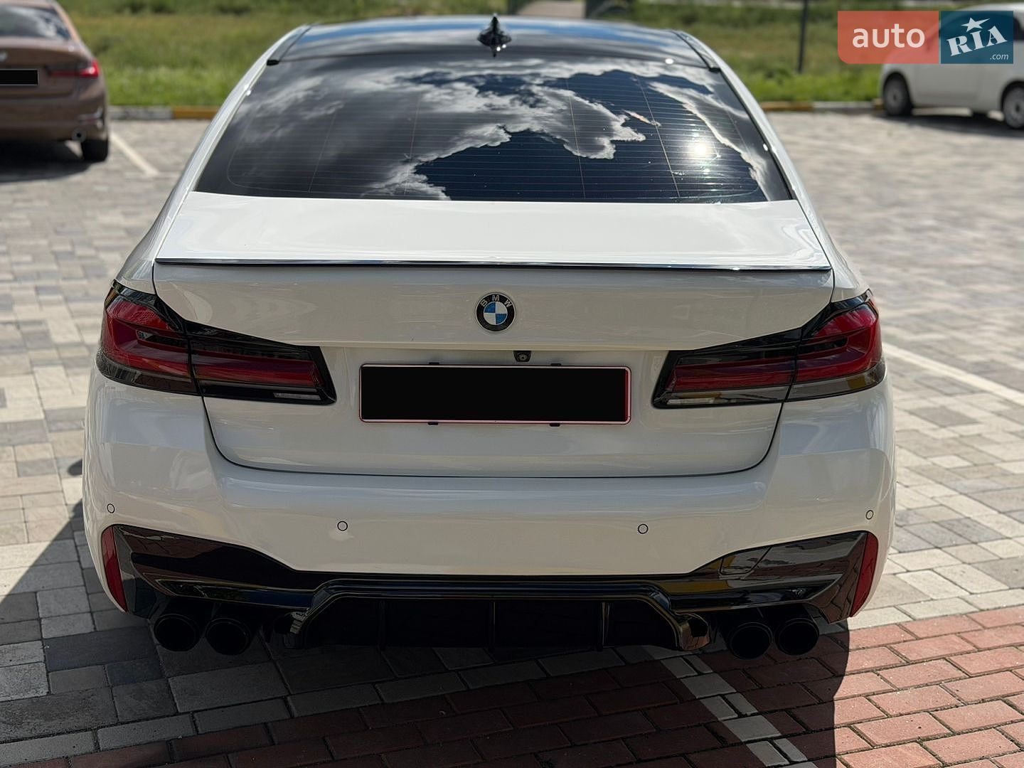 BMW 5 Series 2019 VIN WBAJE5C52KWW32621 фото оголошення 10 з 62
