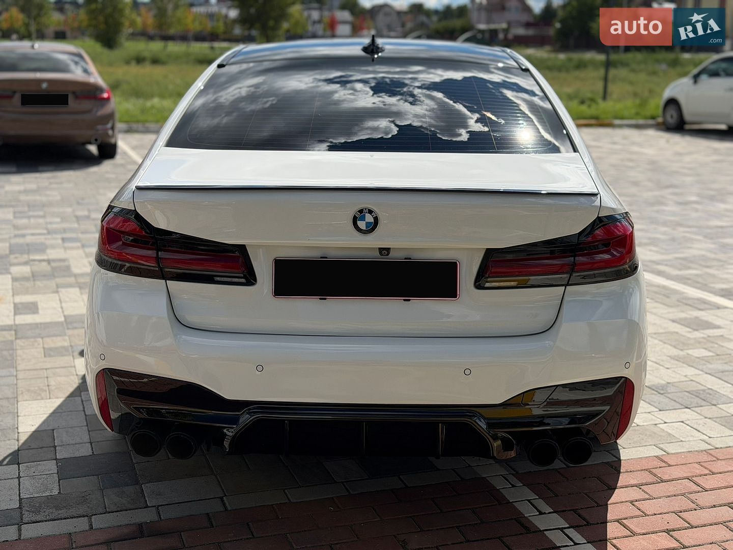 BMW 5 Series 2019 VIN WBAJE5C52KWW32621 фото оголошення 8 з 62