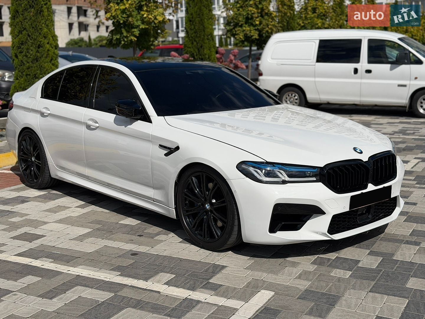 BMW 5 Series 2019 VIN WBAJE5C52KWW32621 фото оголошення 14 з 62