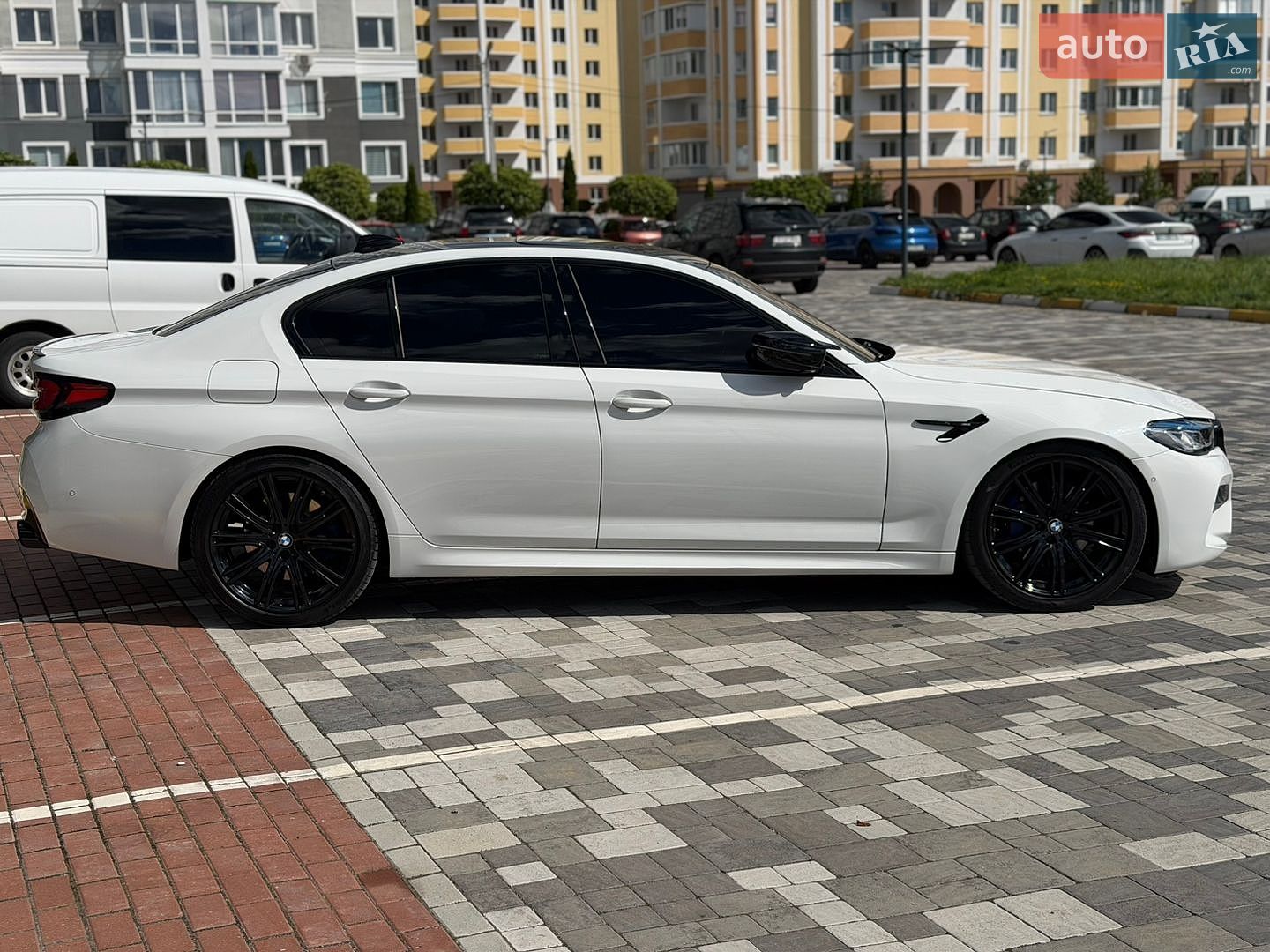 BMW 5 Series 2019 VIN WBAJE5C52KWW32621 фото оголошення 13 з 62