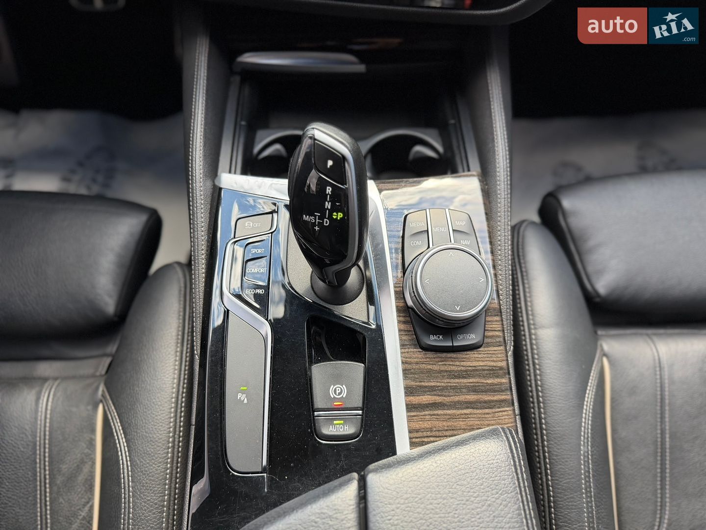 BMW 5 Series 2019 VIN WBAJE5C52KWW32621 фото оголошення 22 з 62
